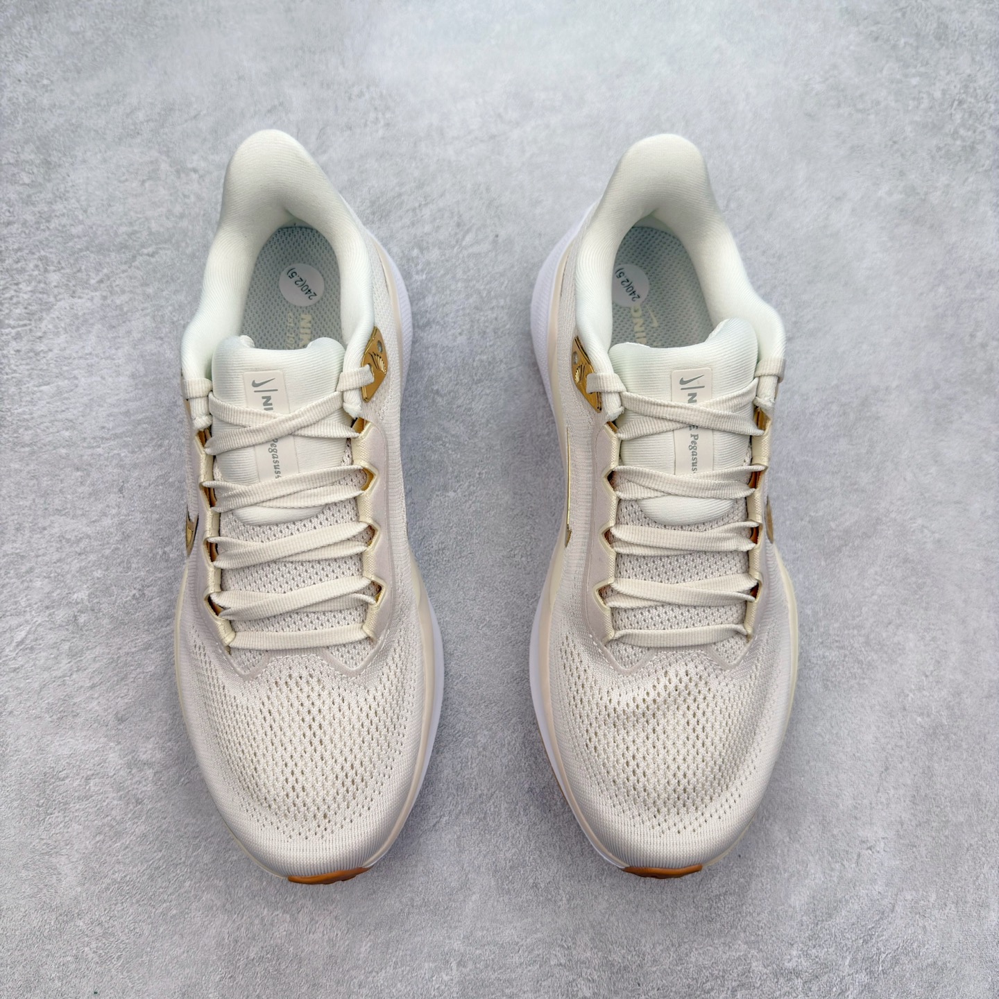 图片[2]-＃TG纯原 NK Zoom Pegasus 飞马41代马拉松系列网面透气缓震疾速跑鞋 独家渠道 市面未流通批次 奥莱直播间499 599一样的东西 碾压市面现存所有版本 公司一样的东西 超值回馈 帮你省钱 拥有 Zoom Air 一如既往的稳定感和流畅感 鞋面采用工程网眼设计 为特定高热区域营造出色透气性 进一步增加鞋面的穿孔数量 让足部能够快速散热 中足搭配 Flywire 飞线 在高速运动时营造舒适稳定的贴合感 内置Zoon气垫加持 动力十足 尺码：36 36.5 37.5 38 38.5 39 40 40.5 41 42 42.5 43 44 44.5 45-选品中心