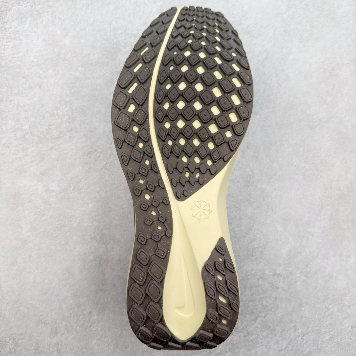 图片[9]-＃TG纯原 NK Zoom Pegasus 飞马41代马拉松系列网面透气缓震疾速跑鞋 独家渠道 市面未流通批次 奥莱直播间499 599一样的东西 碾压市面现存所有版本 公司一样的东西 超值回馈 帮你省钱 拥有 Zoom Air 一如既往的稳定感和流畅感 鞋面采用工程网眼设计 为特定高热区域营造出色透气性 进一步增加鞋面的穿孔数量 让足部能够快速散热 中足搭配 Flywire 飞线 在高速运动时营造舒适稳定的贴合感 内置Zoon气垫加持 动力十足 尺码：36 36.5 37.5 38 38.5 39 40 40.5 41 42 42.5 43 44 44.5 45-选品中心