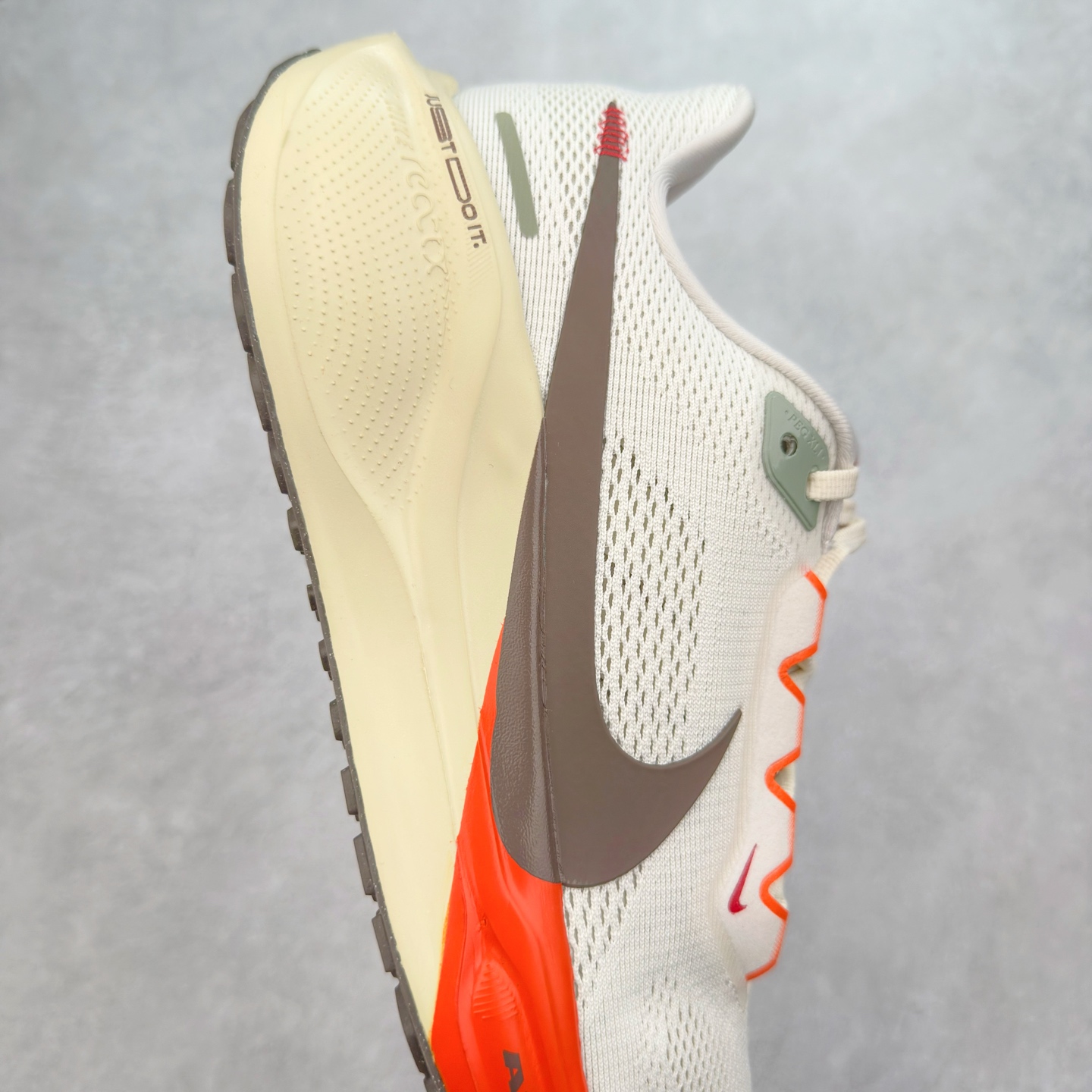 图片[6]-＃TG纯原 NK Zoom Pegasus 飞马41代马拉松系列网面透气缓震疾速跑鞋 独家渠道 市面未流通批次 奥莱直播间499 599一样的东西 碾压市面现存所有版本 公司一样的东西 超值回馈 帮你省钱 拥有 Zoom Air 一如既往的稳定感和流畅感 鞋面采用工程网眼设计 为特定高热区域营造出色透气性 进一步增加鞋面的穿孔数量 让足部能够快速散热 中足搭配 Flywire 飞线 在高速运动时营造舒适稳定的贴合感 内置Zoon气垫加持 动力十足 尺码：36 36.5 37.5 38 38.5 39 40 40.5 41 42 42.5 43 44 44.5 45-选品中心