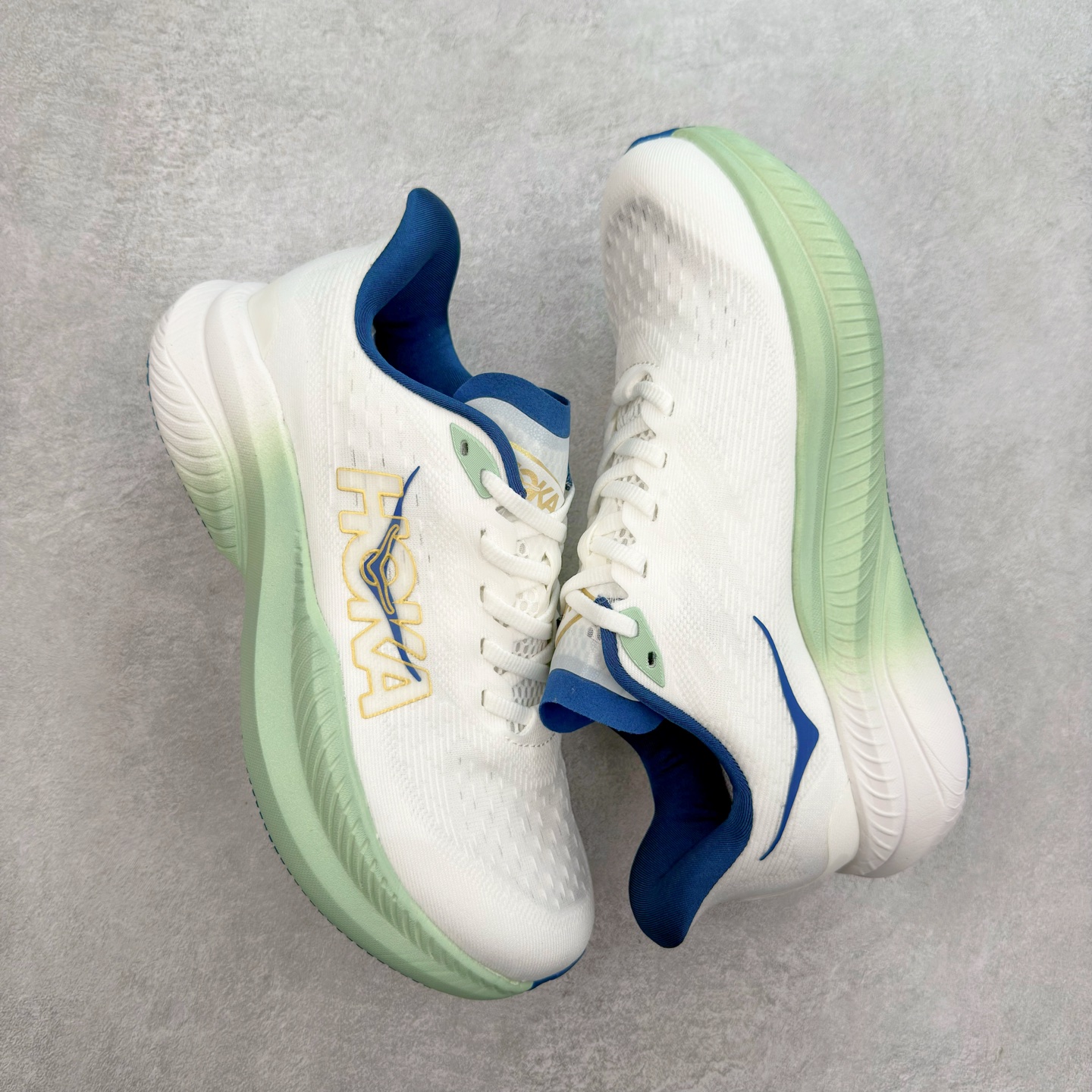 图片[3]-＃特价福利 HOKA ONE ONE MACH 马赫6 柔软舒适Y2K复古跑鞋防滑耐磨低帮跑步鞋 鞋面上部使用了编织紧密的单层提花网纱（Creel Jacquard）针织技术，虽然初穿时中足部位包裹稍显紧绷，但在几次穿着跑步后会好转，材料舒适贴合，无热点或刺激现象出现。鞋带系统标准配置，鞋带质量理想，鞋舌薄而填充少，内外两侧完全接合，能很好地包裹足部。Mach 6的中底摒弃了先前Mach 5所使用的PROFLY+双层中底和橡胶化泡沫，转而采用全新的SCF（超级临界泡沫）EVA材料，该材料为跑者提供了更明显的回弹感，在落地时能够快速反弹推离地面。相较于Mach 5的软弹着地感，Mach 6带来了一种显著不同的跑步体验。尺码：36 36.5 37.5 38 38.5 39 40 40.5 41 42 42.5 43 44 44.5 45-选品中心