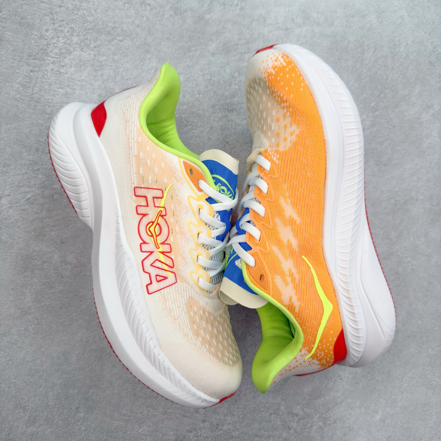 图片[3]-＃特价福利 HOKA ONE ONE MACH 马赫6 柔软舒适Y2K复古跑鞋防滑耐磨低帮跑步鞋 鞋面上部使用了编织紧密的单层提花网纱（Creel Jacquard）针织技术，虽然初穿时中足部位包裹稍显紧绷，但在几次穿着跑步后会好转，材料舒适贴合，无热点或刺激现象出现。鞋带系统标准配置，鞋带质量理想，鞋舌薄而填充少，内外两侧完全接合，能很好地包裹足部。Mach 6的中底摒弃了先前Mach 5所使用的PROFLY+双层中底和橡胶化泡沫，转而采用全新的SCF（超级临界泡沫）EVA材料，该材料为跑者提供了更明显的回弹感，在落地时能够快速反弹推离地面。相较于Mach 5的软弹着地感，Mach 6带来了一种显著不同的跑步体验。尺码：36 36.5 37.5 38 38.5 39 40 40.5 41 42 42.5 43 44 44.5 45-选品中心