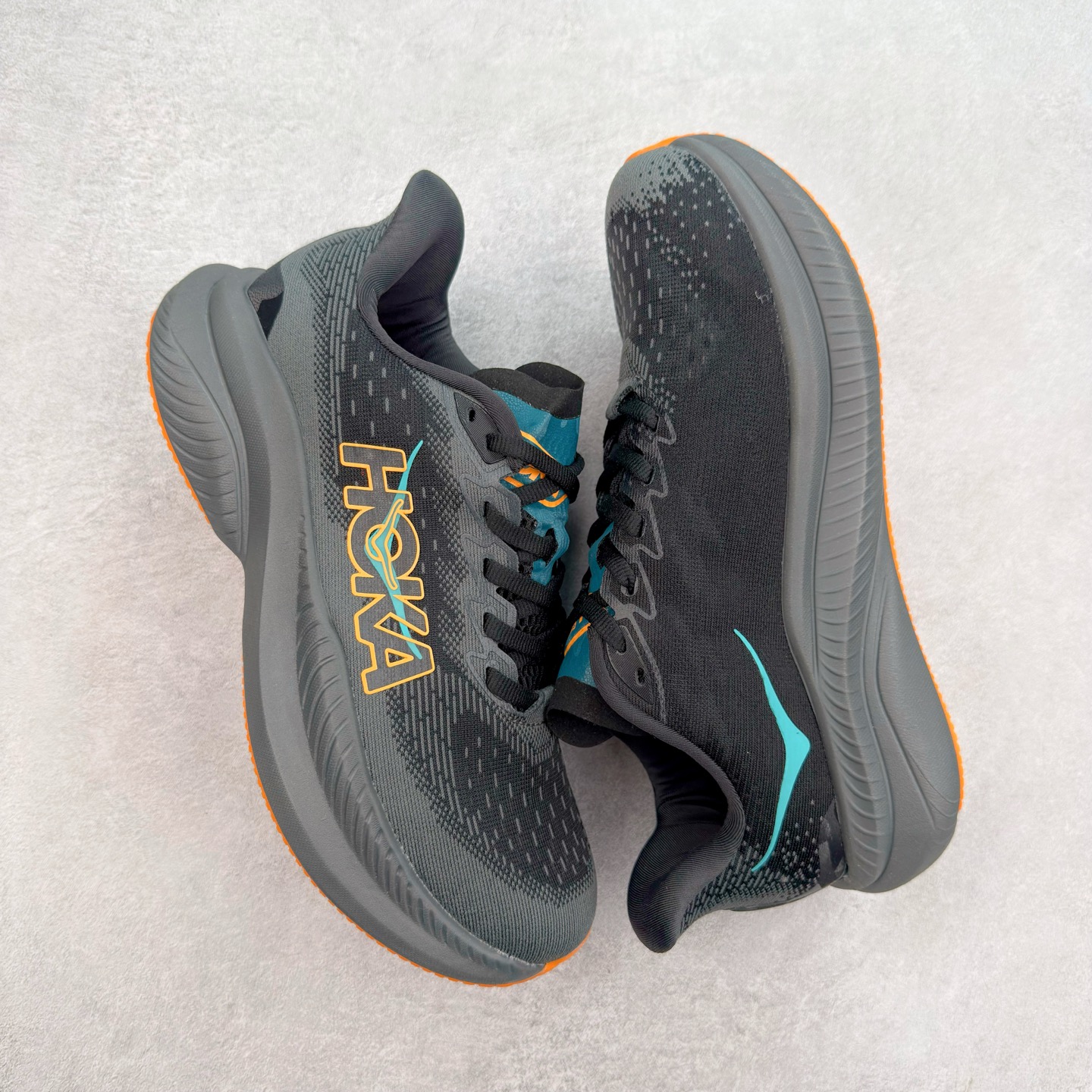 图片[3]-＃特价福利 HOKA ONE ONE MACH 马赫6 柔软舒适Y2K复古跑鞋防滑耐磨低帮跑步鞋 鞋面上部使用了编织紧密的单层提花网纱（Creel Jacquard）针织技术，虽然初穿时中足部位包裹稍显紧绷，但在几次穿着跑步后会好转，材料舒适贴合，无热点或刺激现象出现。鞋带系统标准配置，鞋带质量理想，鞋舌薄而填充少，内外两侧完全接合，能很好地包裹足部。Mach 6的中底摒弃了先前Mach 5所使用的PROFLY+双层中底和橡胶化泡沫，转而采用全新的SCF（超级临界泡沫）EVA材料，该材料为跑者提供了更明显的回弹感，在落地时能够快速反弹推离地面。相较于Mach 5的软弹着地感，Mach 6带来了一种显著不同的跑步体验。尺码：36 36.5 37.5 38 38.5 39 40 40.5 41 42 42.5 43 44 44.5 45-选品中心