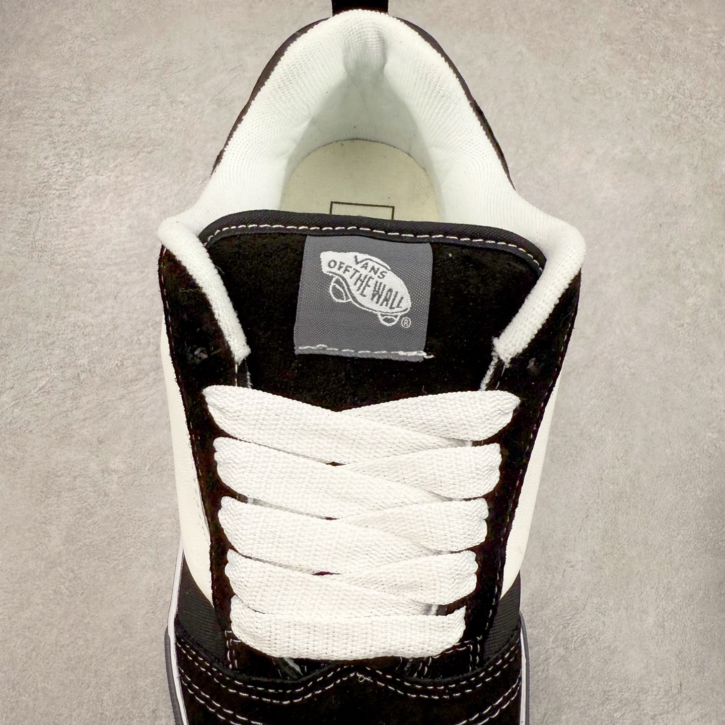 图片[5]-Vans Knu Skool 黑白灰生胶 官方新款 复古休闲胖胖面包鞋 肥胖版大Logo 原版全皮猪八面料 尺码：35 36 36.5 37 38 38.5 39 40 40.5 41 42 42.5 43 44 工艺：硫化1：1（重量1：1、真标、原钢印、材质标、鞋型标、合格证）-选品中心