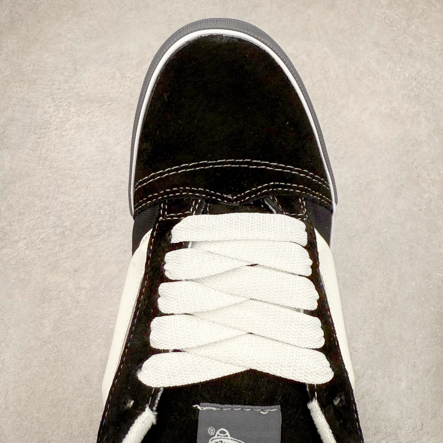 图片[4]-Vans Knu Skool 黑白灰生胶 官方新款 复古休闲胖胖面包鞋 肥胖版大Logo 原版全皮猪八面料 尺码：35 36 36.5 37 38 38.5 39 40 40.5 41 42 42.5 43 44 工艺：硫化1：1（重量1：1、真标、原钢印、材质标、鞋型标、合格证）-选品中心