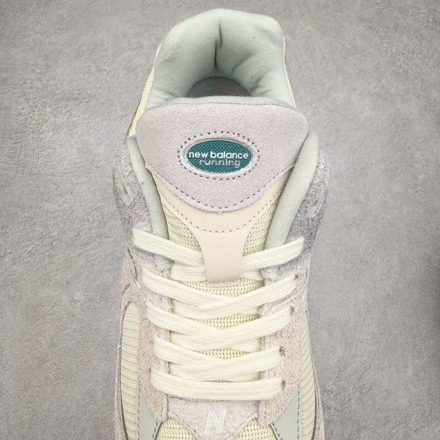 图片[5]-＃DT New Balance 2002R NB2002 男女休闲慢跑鞋 必备的时髦单品之一 最新出的2002R系列 这款延续了经典科技 升级版N-ERGY缓震物料机能与材质上脚太舒适了 鞋面的柔软麂皮搭配尼龙网布 特别透气而且还复古感 不管是搭配牛仔裤还工装裤都是百搭！小红书众多博主上脚推荐！尺码：36 36.5 37.5 38 38.5 39.5 40 40.5 41 42 42.5 43 44 45-选品中心