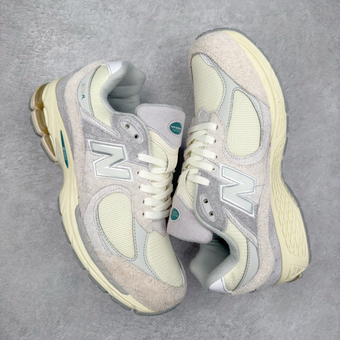 图片[3]-＃DT New Balance 2002R NB2002 男女休闲慢跑鞋 必备的时髦单品之一 最新出的2002R系列 这款延续了经典科技 升级版N-ERGY缓震物料机能与材质上脚太舒适了 鞋面的柔软麂皮搭配尼龙网布 特别透气而且还复古感 不管是搭配牛仔裤还工装裤都是百搭！小红书众多博主上脚推荐！尺码：36 36.5 37.5 38 38.5 39.5 40 40.5 41 42 42.5 43 44 45-选品中心