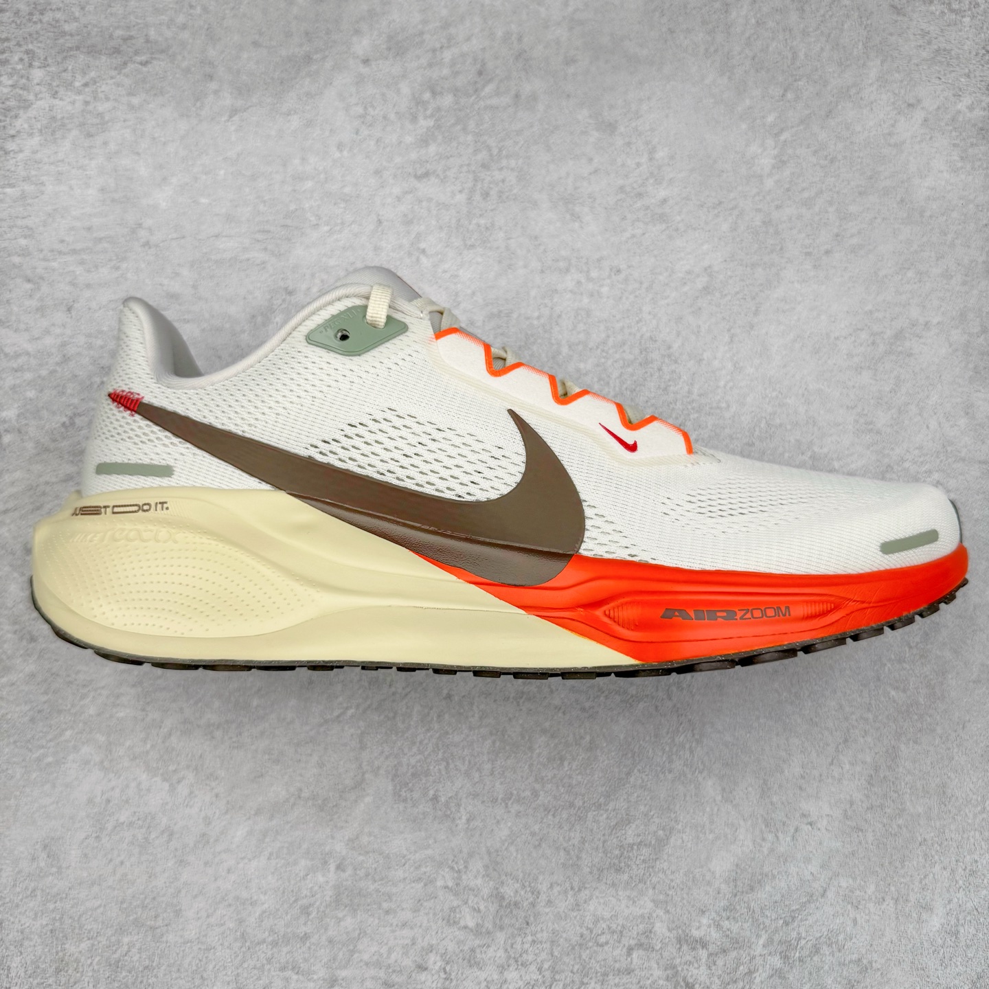 ＃TG纯原 NK Zoom Pegasus 飞马41代马拉松系列网面透气缓震疾速跑鞋 独家渠道 市面未流通批次 奥莱直播间499 599一样的东西 碾压市面现存所有版本 公司一样的东西 超值回馈 帮你省钱 拥有 Zoom Air 一如既往的稳定感和流畅感 鞋面采用工程网眼设计 为特定高热区域营造出色透气性 进一步增加鞋面的穿孔数量 让足部能够快速散热 中足搭配 Flywire 飞线 在高速运动时营造舒适稳定的贴合感 内置Zoon气垫加持 动力十足 尺码：36 36.5 37.5 38 38.5 39 40 40.5 41 42 42.5 43 44 44.5 45-选品中心