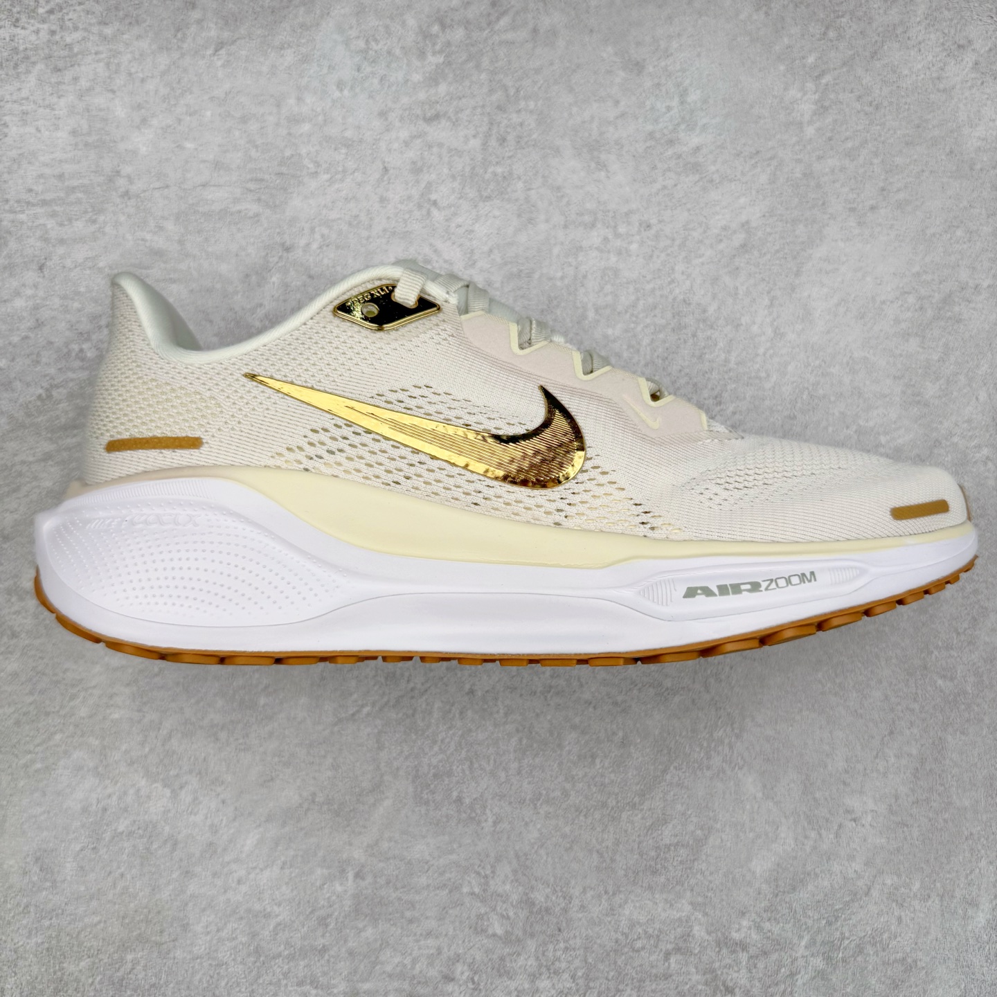 ＃TG纯原 NK Zoom Pegasus 飞马41代马拉松系列网面透气缓震疾速跑鞋 独家渠道 市面未流通批次 奥莱直播间499 599一样的东西 碾压市面现存所有版本 公司一样的东西 超值回馈 帮你省钱 拥有 Zoom Air 一如既往的稳定感和流畅感 鞋面采用工程网眼设计 为特定高热区域营造出色透气性 进一步增加鞋面的穿孔数量 让足部能够快速散热 中足搭配 Flywire 飞线 在高速运动时营造舒适稳定的贴合感 内置Zoon气垫加持 动力十足 尺码：36 36.5 37.5 38 38.5 39 40 40.5 41 42 42.5 43 44 44.5 45-选品中心