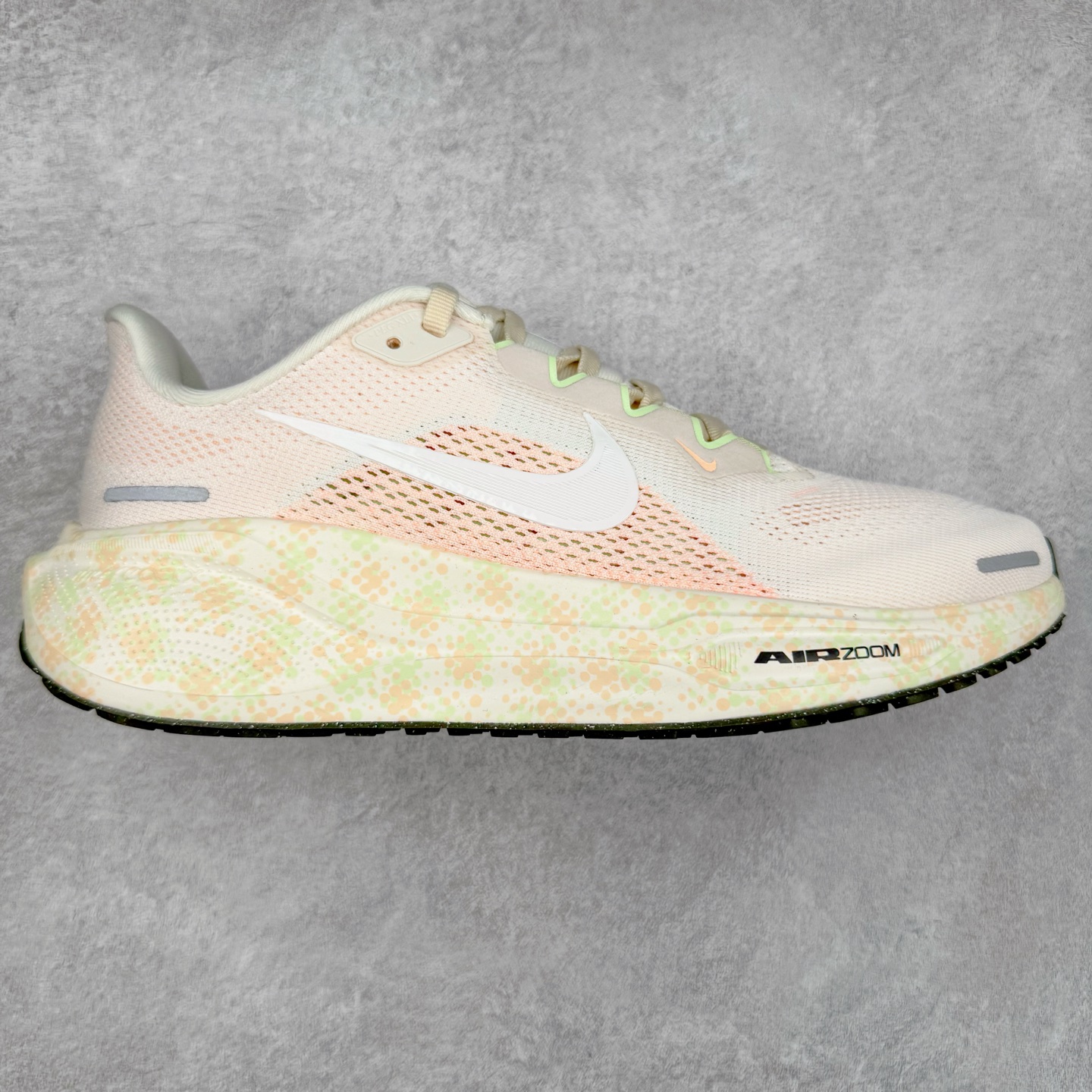 ＃TG纯原 NK Zoom Pegasus 飞马41代马拉松系列网面透气缓震疾速跑鞋 独家渠道 市面未流通批次 奥莱直播间499 599一样的东西 碾压市面现存所有版本 公司一样的东西 超值回馈 帮你省钱 拥有 Zoom Air 一如既往的稳定感和流畅感 鞋面采用工程网眼设计 为特定高热区域营造出色透气性 进一步增加鞋面的穿孔数量 让足部能够快速散热 中足搭配 Flywire 飞线 在高速运动时营造舒适稳定的贴合感 内置Zoon气垫加持 动力十足 尺码：36 36.5 37.5 38 38.5 39 40 40.5 41 42 42.5 43 44 44.5 45-选品中心