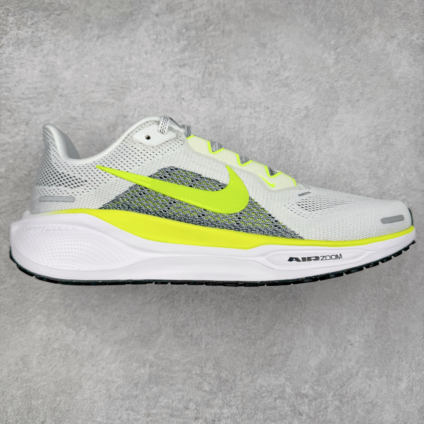 ＃TG纯原 NK Zoom Pegasus 飞马41代马拉松系列网面透气缓震疾速跑鞋 独家渠道 市面未流通批次 奥莱直播间499 599一样的东西 碾压市面现存所有版本 公司一样的东西 超值回馈 帮你省钱 拥有 Zoom Air 一如既往的稳定感和流畅感 鞋面采用工程网眼设计 为特定高热区域营造出色透气性 进一步增加鞋面的穿孔数量 让足部能够快速散热 中足搭配 Flywire 飞线 在高速运动时营造舒适稳定的贴合感 内置Zoon气垫加持 动力十足 尺码：36 36.5 37.5 38 38.5 39 40 40.5 41 42 42.5 43 44 44.5 45-选品中心