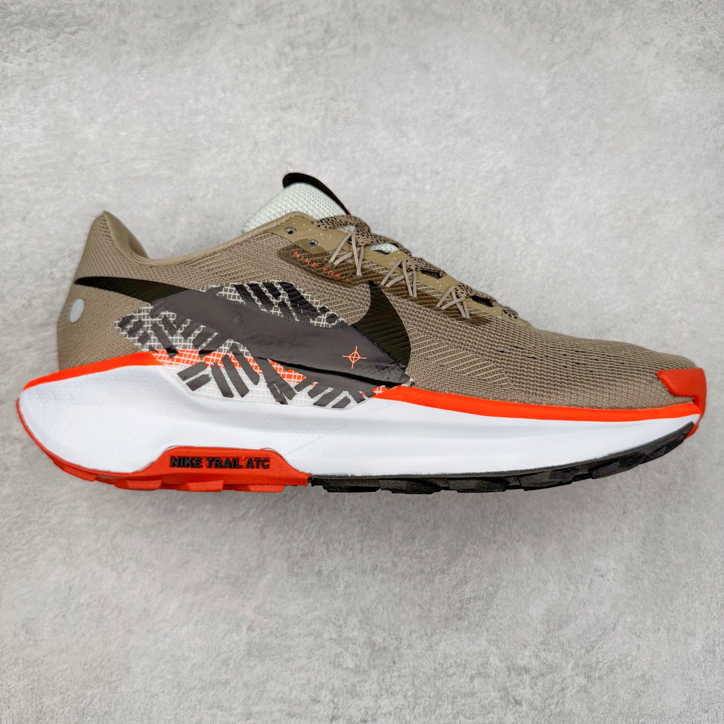 ＃福利特价 NK JUNIPER TRAIL ATC Next Nature 越野跑步鞋 登月兼顾迅疾外观和稳固脚感 后跟覆面和中足动态支撑巧妙融合 缔造稳定顺畅的迈步体验 尺码：36 36.5 37.5 38 38.5 39 40 40.5 41 42 42.5 43 44 44.5 45-选品中心