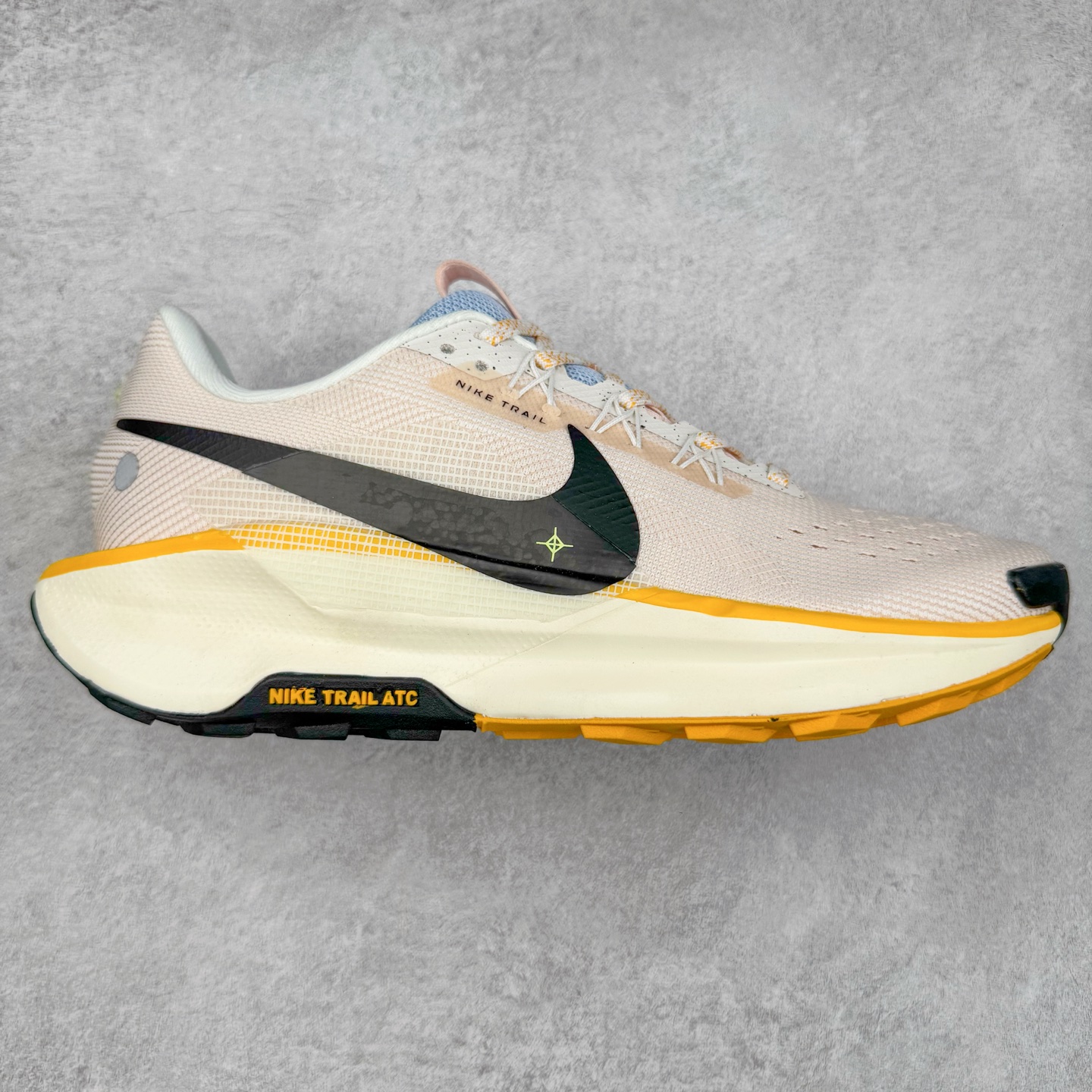 ＃福利特价 NK JUNIPER TRAIL ATC Next Nature 越野跑步鞋 登月兼顾迅疾外观和稳固脚感 后跟覆面和中足动态支撑巧妙融合 缔造稳定顺畅的迈步体验 尺码：36 36.5 37.5 38 38.5 39 40 40.5 41 42 42.5 43 44 44.5 45-选品中心