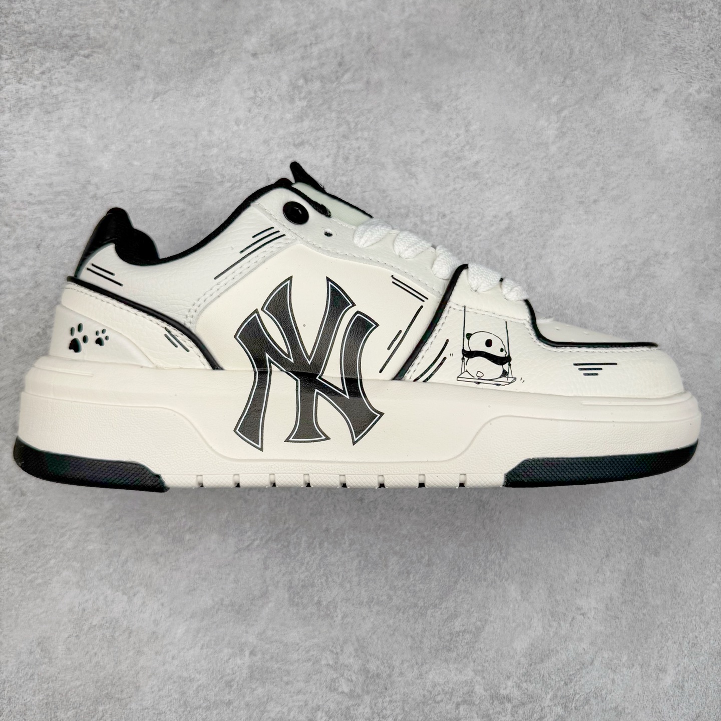 MLB Chunky Liner Basic 复古印花学长鞋系列低帮轻量增高厚底百搭休闲运动慢跑鞋板鞋 定制配色 Korea韩国联名NY美国榄球纽约洋基队限定 韩国代购专供 全套原楦原纸板原厂数据开发 正确中底拉帮中底网布细节 平台代购专供 左脚内置芯片 韩国代购吊牌标贴 独家一比一RB+MD组合大底 高频后跟小人Logo精准对位立体饱满 正确网布加超迁鞋面 转印中底走线紧密 转印Logo工艺表层防刮不掉色 尺码：35 36 36.5 37.5 38 38.5 39 40 40.5 41 42 42.5 43 44 45-选品中心