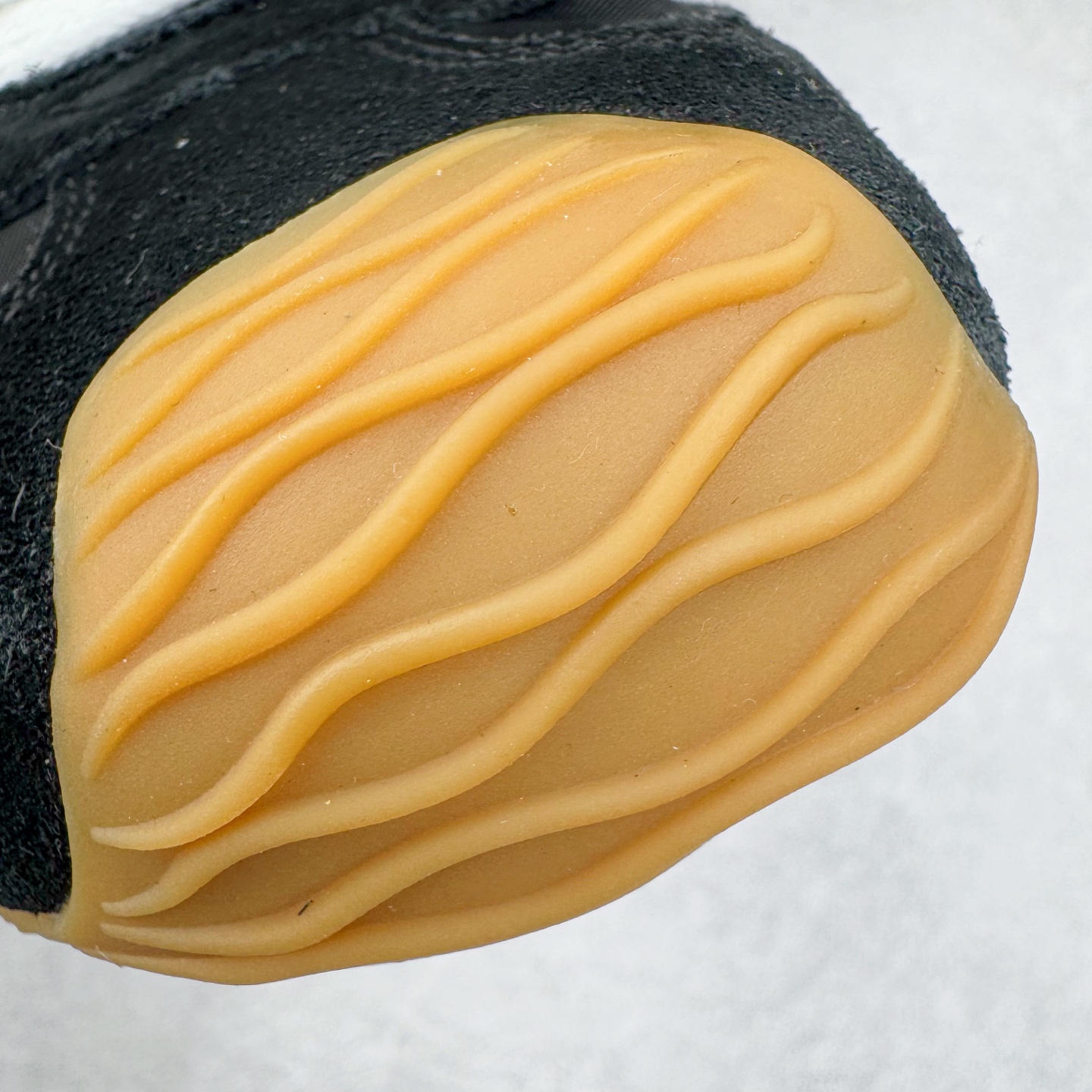 图片[19]-＃M纯原 LOEWE 2025 | Ballet Runner 2.0 罗意威新款芭蕾舞鞋拼色德训鞋阿甘鞋 全套原纸板楦头开发 后跟3D注塑橡胶LOEWE徽标 原厂数据大底磨具 进口羊皮内里加鞋垫 磁吸翻盖盒 内配帆布防尘袋 配件齐全 官方一致 原装纸板中底 带采用反绒牛皮革拼接头层皮饰片鞋面材质 鞋身原装高密度防刮防水尼龙面料 不对称鞋头造型 作为LOEWE的标志性设计 超柔软轻便且灵活的鞋底 新的波浪纹理橡胶外底 延伸至鞋头 升级的柔软皮革内衬和鞋床 提供最大舒适感 后跟有3D注塑橡胶徽标 真皮和皮料混搭彰显复古风格 拼色拼接鞋面 非常高级隐藏式小内增高 脚后跟设计新颖 柔软舒适 会被评为年度最舒适的暴走鞋 如履平地 内娱明星杨幂等众多同款上脚 小红书 一系列素材图 极具爆款 尺码：35 36 37 38 39 40 41 42 43 44 45-选品中心