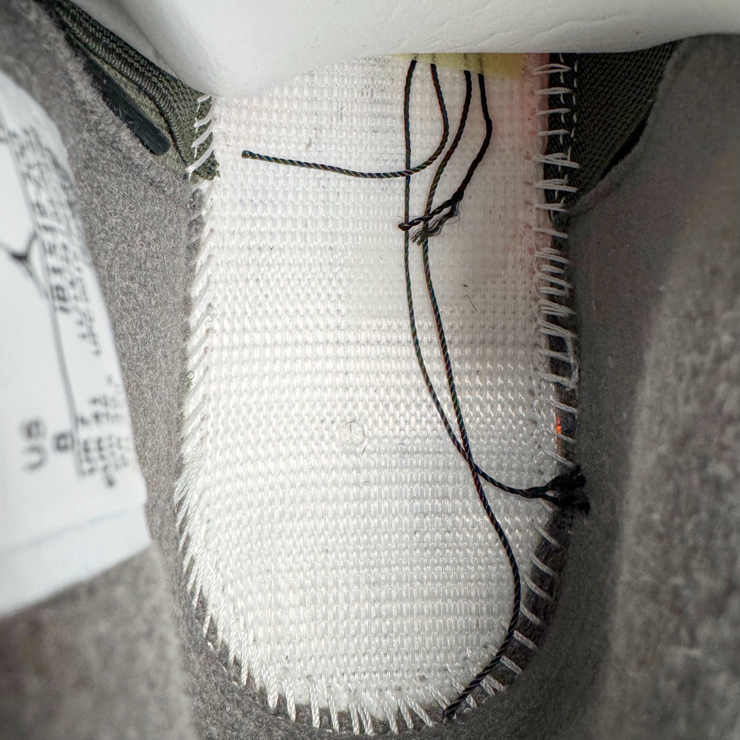 图片[21]-＃KZ神版 UNDEFEATED x Air Jordan AJ4 联名军绿黑 IB1519-200 独家外贸特供尺码含 45.5 49.5 50.5 国内外口碑最好最推荐的产品 市场中端王者 亲自操刀耗时半年巨作 全套原纸板楦头开发 确保原汁原味 完美呈现四代版型 一比一鞋头弧度高度鞋身弧度 此版本只针对中端市场 皮料材质有所更替 其他数据细节工艺流程均保持一致 绝不口嗨 细节品控鞋型随意秒杀市面3XX 4XX 原厂TPU网格鞋带扣 正确内里网布 菱角分明不变形无多余毛边 柔软性质感一致于原鞋 市场唯一原厂鞋扣模具 背面可见隐藏注塑口 原厂织唛标 原厂飞人电绣工艺 尾指中部跳三针 独家绑鞋带手法 印刷中底布 四线拉帮 米色美纹纸贴合固定 进口港宝加持 后跟自然饱满 全鞋荧光划线卡点 追求极致完美 每一双都是工艺品 多重QC质检 超越公司货的品控标准 实实在在的免检产品 尺码：40 40.5 41 42 42.5 43 44 44.5 45 45.5 46 47.5 48.5 49.5 50.5-选品中心