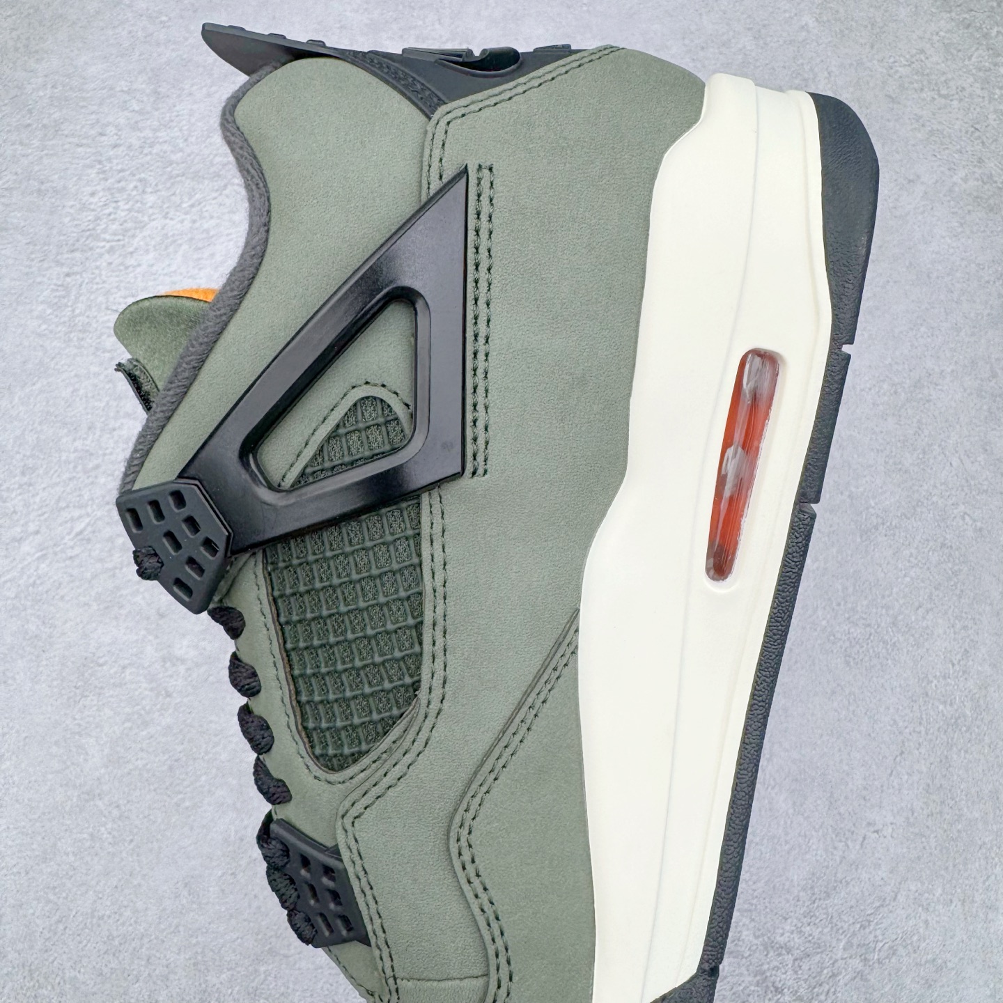 图片[7]-＃KZ神版 UNDEFEATED x Air Jordan AJ4 联名军绿黑 IB1519-200 独家外贸特供尺码含 45.5 49.5 50.5 国内外口碑最好最推荐的产品 市场中端王者 亲自操刀耗时半年巨作 全套原纸板楦头开发 确保原汁原味 完美呈现四代版型 一比一鞋头弧度高度鞋身弧度 此版本只针对中端市场 皮料材质有所更替 其他数据细节工艺流程均保持一致 绝不口嗨 细节品控鞋型随意秒杀市面3XX 4XX 原厂TPU网格鞋带扣 正确内里网布 菱角分明不变形无多余毛边 柔软性质感一致于原鞋 市场唯一原厂鞋扣模具 背面可见隐藏注塑口 原厂织唛标 原厂飞人电绣工艺 尾指中部跳三针 独家绑鞋带手法 印刷中底布 四线拉帮 米色美纹纸贴合固定 进口港宝加持 后跟自然饱满 全鞋荧光划线卡点 追求极致完美 每一双都是工艺品 多重QC质检 超越公司货的品控标准 实实在在的免检产品 尺码：40 40.5 41 42 42.5 43 44 44.5 45 45.5 46 47.5 48.5 49.5 50.5-选品中心