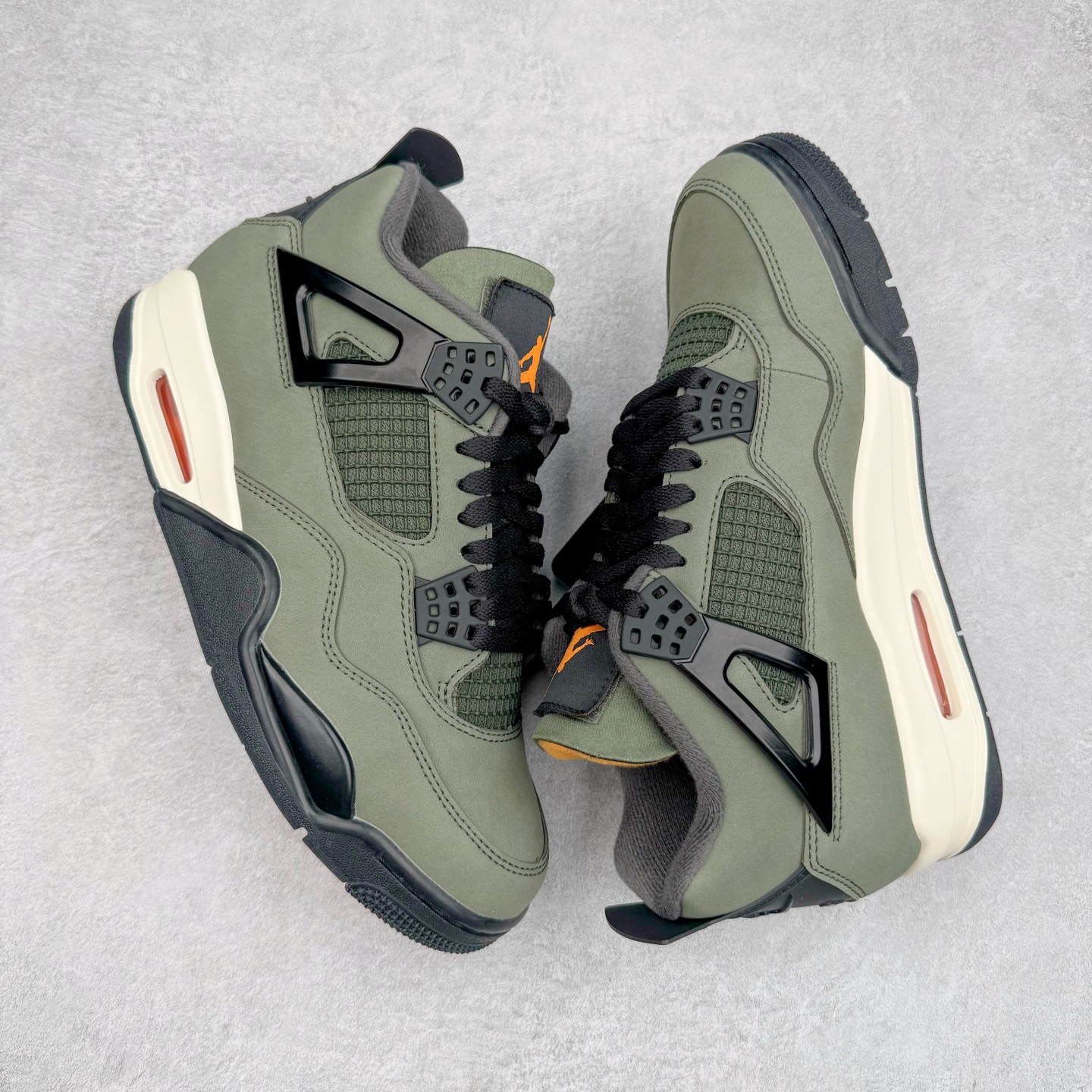 图片[3]-＃KZ神版 UNDEFEATED x Air Jordan AJ4 联名军绿黑 IB1519-200 独家外贸特供尺码含 45.5 49.5 50.5 国内外口碑最好最推荐的产品 市场中端王者 亲自操刀耗时半年巨作 全套原纸板楦头开发 确保原汁原味 完美呈现四代版型 一比一鞋头弧度高度鞋身弧度 此版本只针对中端市场 皮料材质有所更替 其他数据细节工艺流程均保持一致 绝不口嗨 细节品控鞋型随意秒杀市面3XX 4XX 原厂TPU网格鞋带扣 正确内里网布 菱角分明不变形无多余毛边 柔软性质感一致于原鞋 市场唯一原厂鞋扣模具 背面可见隐藏注塑口 原厂织唛标 原厂飞人电绣工艺 尾指中部跳三针 独家绑鞋带手法 印刷中底布 四线拉帮 米色美纹纸贴合固定 进口港宝加持 后跟自然饱满 全鞋荧光划线卡点 追求极致完美 每一双都是工艺品 多重QC质检 超越公司货的品控标准 实实在在的免检产品 尺码：40 40.5 41 42 42.5 43 44 44.5 45 45.5 46 47.5 48.5 49.5 50.5-选品中心