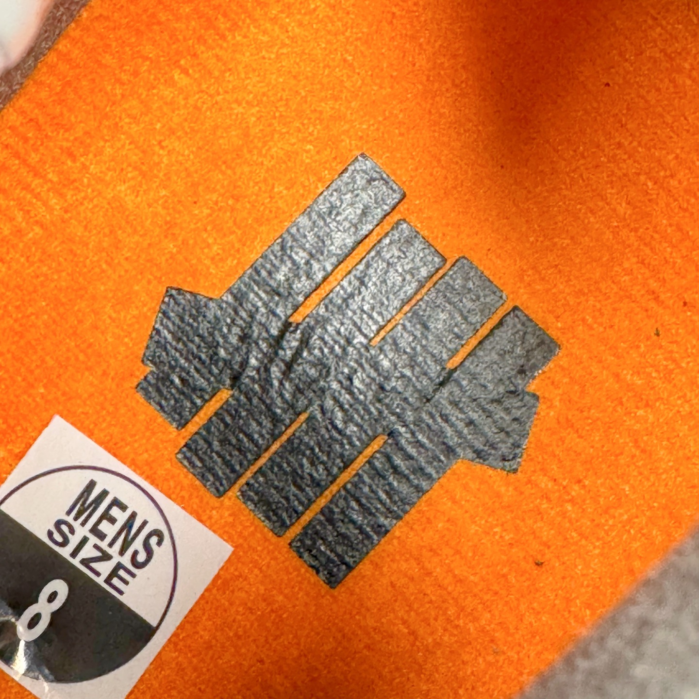 图片[13]-＃KZ神版 UNDEFEATED x Air Jordan AJ4 联名军绿黑 IB1519-200 独家外贸特供尺码含 45.5 49.5 50.5 国内外口碑最好最推荐的产品 市场中端王者 亲自操刀耗时半年巨作 全套原纸板楦头开发 确保原汁原味 完美呈现四代版型 一比一鞋头弧度高度鞋身弧度 此版本只针对中端市场 皮料材质有所更替 其他数据细节工艺流程均保持一致 绝不口嗨 细节品控鞋型随意秒杀市面3XX 4XX 原厂TPU网格鞋带扣 正确内里网布 菱角分明不变形无多余毛边 柔软性质感一致于原鞋 市场唯一原厂鞋扣模具 背面可见隐藏注塑口 原厂织唛标 原厂飞人电绣工艺 尾指中部跳三针 独家绑鞋带手法 印刷中底布 四线拉帮 米色美纹纸贴合固定 进口港宝加持 后跟自然饱满 全鞋荧光划线卡点 追求极致完美 每一双都是工艺品 多重QC质检 超越公司货的品控标准 实实在在的免检产品 尺码：40 40.5 41 42 42.5 43 44 44.5 45 45.5 46 47.5 48.5 49.5 50.5-选品中心