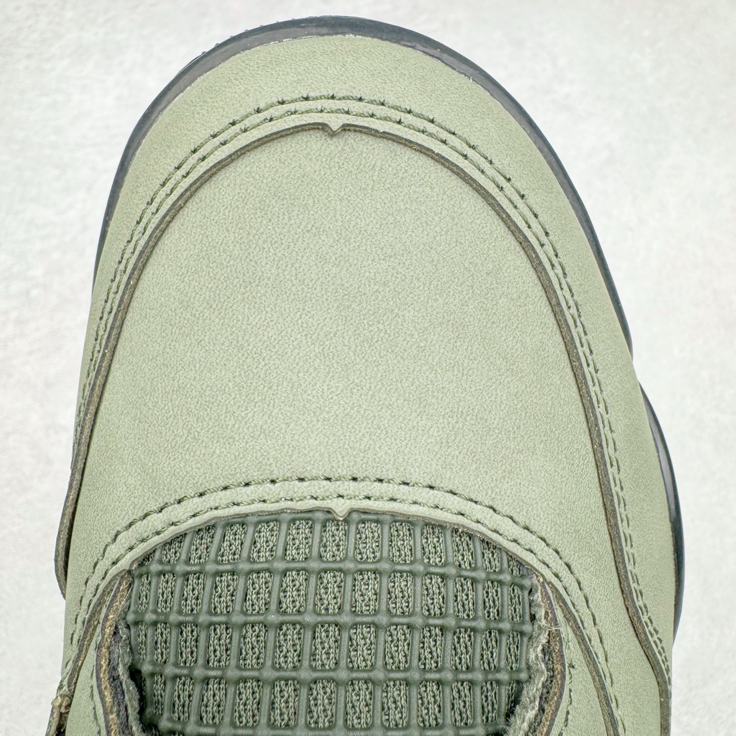 图片[15]-＃KZ神版 UNDEFEATED x Air Jordan AJ4 联名军绿黑 IB1519-200 独家外贸特供尺码含 45.5 49.5 50.5 国内外口碑最好最推荐的产品 市场中端王者 亲自操刀耗时半年巨作 全套原纸板楦头开发 确保原汁原味 完美呈现四代版型 一比一鞋头弧度高度鞋身弧度 此版本只针对中端市场 皮料材质有所更替 其他数据细节工艺流程均保持一致 绝不口嗨 细节品控鞋型随意秒杀市面3XX 4XX 原厂TPU网格鞋带扣 正确内里网布 菱角分明不变形无多余毛边 柔软性质感一致于原鞋 市场唯一原厂鞋扣模具 背面可见隐藏注塑口 原厂织唛标 原厂飞人电绣工艺 尾指中部跳三针 独家绑鞋带手法 印刷中底布 四线拉帮 米色美纹纸贴合固定 进口港宝加持 后跟自然饱满 全鞋荧光划线卡点 追求极致完美 每一双都是工艺品 多重QC质检 超越公司货的品控标准 实实在在的免检产品 尺码：40 40.5 41 42 42.5 43 44 44.5 45 45.5 46 47.5 48.5 49.5 50.5-选品中心