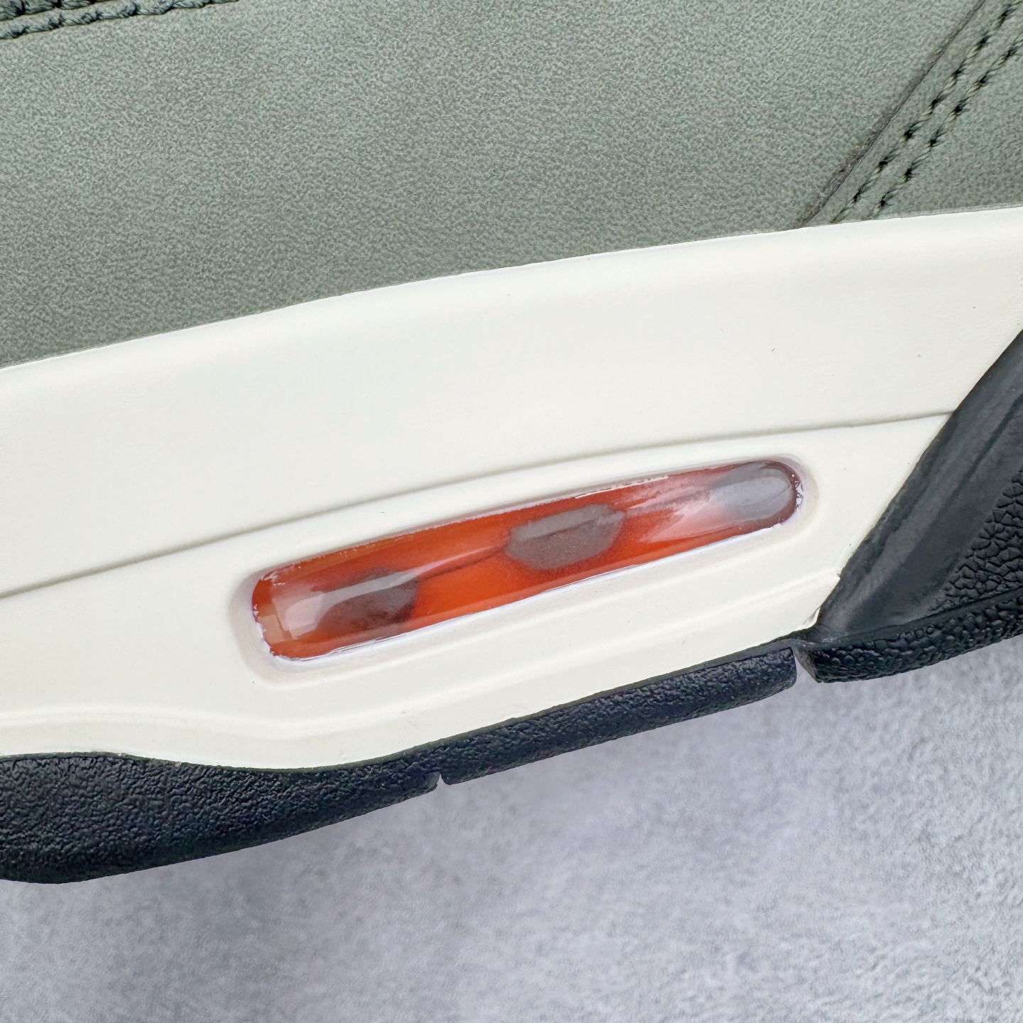 图片[19]-＃KZ神版 UNDEFEATED x Air Jordan AJ4 联名军绿黑 IB1519-200 独家外贸特供尺码含 45.5 49.5 50.5 国内外口碑最好最推荐的产品 市场中端王者 亲自操刀耗时半年巨作 全套原纸板楦头开发 确保原汁原味 完美呈现四代版型 一比一鞋头弧度高度鞋身弧度 此版本只针对中端市场 皮料材质有所更替 其他数据细节工艺流程均保持一致 绝不口嗨 细节品控鞋型随意秒杀市面3XX 4XX 原厂TPU网格鞋带扣 正确内里网布 菱角分明不变形无多余毛边 柔软性质感一致于原鞋 市场唯一原厂鞋扣模具 背面可见隐藏注塑口 原厂织唛标 原厂飞人电绣工艺 尾指中部跳三针 独家绑鞋带手法 印刷中底布 四线拉帮 米色美纹纸贴合固定 进口港宝加持 后跟自然饱满 全鞋荧光划线卡点 追求极致完美 每一双都是工艺品 多重QC质检 超越公司货的品控标准 实实在在的免检产品 尺码：40 40.5 41 42 42.5 43 44 44.5 45 45.5 46 47.5 48.5 49.5 50.5-选品中心