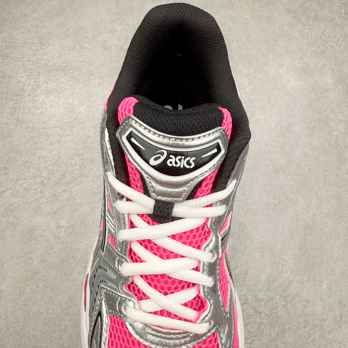 图片[5]-＃特价福利 ASICS GEL-KAYANO 14 亚瑟士K14系列户外复古潮流百搭织物合成革缓震休闲跑步鞋 原装纸板楦头开发 独家私模五层组合大底 原厂定制缓震硅胶加持 原盒原配 官方四联吊牌 原装Ortholite轻量化鞋垫 设计师 Hidenori Yamashita 以「Flash」一词为灵感 创造出未来感金属色鞋面 改造升级内在性能 由内而外全面革新 为 GEL-KAYANO 家族传承及经典跑鞋文化的延续 创下里程碑式作品 K14跑鞋重新诠释了复古的跑步形状 并以其 2000 年代后期的美学理念重新铺装 银色与蓝色的鞋面极为高档 网面铺陈与鞋面、鞋头多处细节位增添了透气性 鞋后跟部中底上以及多密度耐磨鞋底增加了 GEL 缓震胶 提供高抗冲击性、缓冲性、可保护脚部免受地面冲击的影响 穿着舒适性十足 实拍调校N版已经零色差零失真 百分百还原实物色彩所见即所得 不存在货不对板色差等低级问题 选购参考实物拍摄 不混卖不参货 只用心做好货严格选品 承诺混一赔十 尺码：36 36.5 37.5 38 38.5 39 40 40.5 41 42 42.5 43 44 44.5 45-选品中心