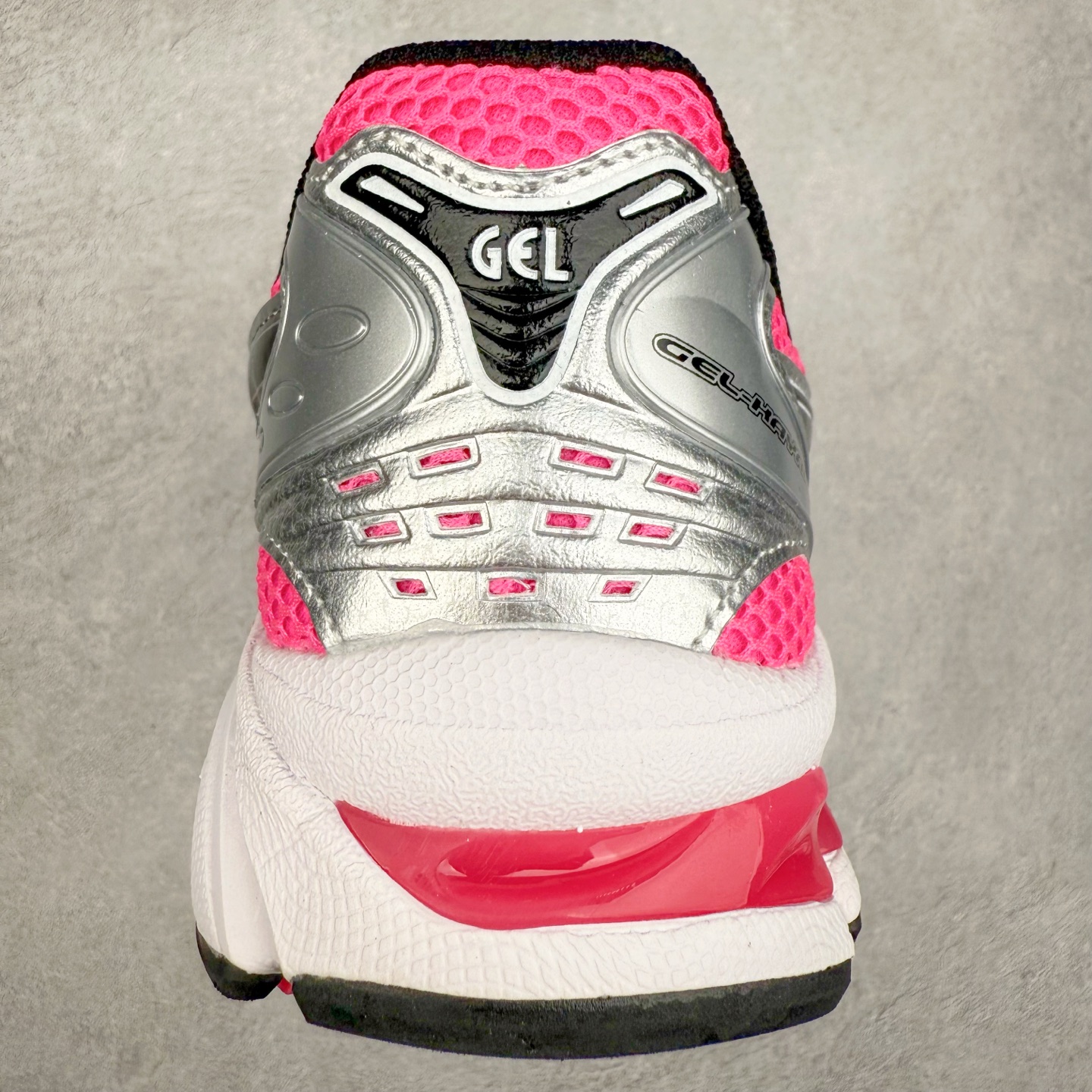 图片[8]-＃特价福利 ASICS GEL-KAYANO 14 亚瑟士K14系列户外复古潮流百搭织物合成革缓震休闲跑步鞋 原装纸板楦头开发 独家私模五层组合大底 原厂定制缓震硅胶加持 原盒原配 官方四联吊牌 原装Ortholite轻量化鞋垫 设计师 Hidenori Yamashita 以「Flash」一词为灵感 创造出未来感金属色鞋面 改造升级内在性能 由内而外全面革新 为 GEL-KAYANO 家族传承及经典跑鞋文化的延续 创下里程碑式作品 K14跑鞋重新诠释了复古的跑步形状 并以其 2000 年代后期的美学理念重新铺装 银色与蓝色的鞋面极为高档 网面铺陈与鞋面、鞋头多处细节位增添了透气性 鞋后跟部中底上以及多密度耐磨鞋底增加了 GEL 缓震胶 提供高抗冲击性、缓冲性、可保护脚部免受地面冲击的影响 穿着舒适性十足 实拍调校N版已经零色差零失真 百分百还原实物色彩所见即所得 不存在货不对板色差等低级问题 选购参考实物拍摄 不混卖不参货 只用心做好货严格选品 承诺混一赔十 尺码：36 36.5 37.5 38 38.5 39 40 40.5 41 42 42.5 43 44 44.5 45-选品中心