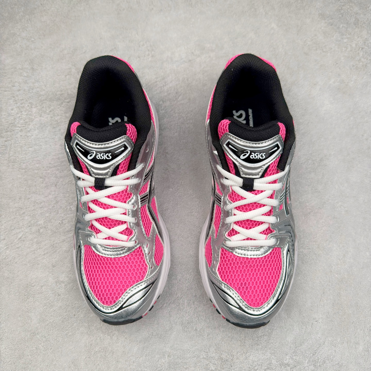 图片[2]-＃特价福利 ASICS GEL-KAYANO 14 亚瑟士K14系列户外复古潮流百搭织物合成革缓震休闲跑步鞋 原装纸板楦头开发 独家私模五层组合大底 原厂定制缓震硅胶加持 原盒原配 官方四联吊牌 原装Ortholite轻量化鞋垫 设计师 Hidenori Yamashita 以「Flash」一词为灵感 创造出未来感金属色鞋面 改造升级内在性能 由内而外全面革新 为 GEL-KAYANO 家族传承及经典跑鞋文化的延续 创下里程碑式作品 K14跑鞋重新诠释了复古的跑步形状 并以其 2000 年代后期的美学理念重新铺装 银色与蓝色的鞋面极为高档 网面铺陈与鞋面、鞋头多处细节位增添了透气性 鞋后跟部中底上以及多密度耐磨鞋底增加了 GEL 缓震胶 提供高抗冲击性、缓冲性、可保护脚部免受地面冲击的影响 穿着舒适性十足 实拍调校N版已经零色差零失真 百分百还原实物色彩所见即所得 不存在货不对板色差等低级问题 选购参考实物拍摄 不混卖不参货 只用心做好货严格选品 承诺混一赔十 尺码：36 36.5 37.5 38 38.5 39 40 40.5 41 42 42.5 43 44 44.5 45-选品中心