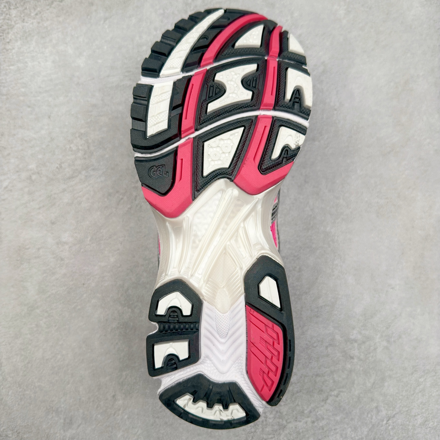 图片[9]-＃特价福利 ASICS GEL-KAYANO 14 亚瑟士K14系列户外复古潮流百搭织物合成革缓震休闲跑步鞋 原装纸板楦头开发 独家私模五层组合大底 原厂定制缓震硅胶加持 原盒原配 官方四联吊牌 原装Ortholite轻量化鞋垫 设计师 Hidenori Yamashita 以「Flash」一词为灵感 创造出未来感金属色鞋面 改造升级内在性能 由内而外全面革新 为 GEL-KAYANO 家族传承及经典跑鞋文化的延续 创下里程碑式作品 K14跑鞋重新诠释了复古的跑步形状 并以其 2000 年代后期的美学理念重新铺装 银色与蓝色的鞋面极为高档 网面铺陈与鞋面、鞋头多处细节位增添了透气性 鞋后跟部中底上以及多密度耐磨鞋底增加了 GEL 缓震胶 提供高抗冲击性、缓冲性、可保护脚部免受地面冲击的影响 穿着舒适性十足 实拍调校N版已经零色差零失真 百分百还原实物色彩所见即所得 不存在货不对板色差等低级问题 选购参考实物拍摄 不混卖不参货 只用心做好货严格选品 承诺混一赔十 尺码：36 36.5 37.5 38 38.5 39 40 40.5 41 42 42.5 43 44 44.5 45-选品中心