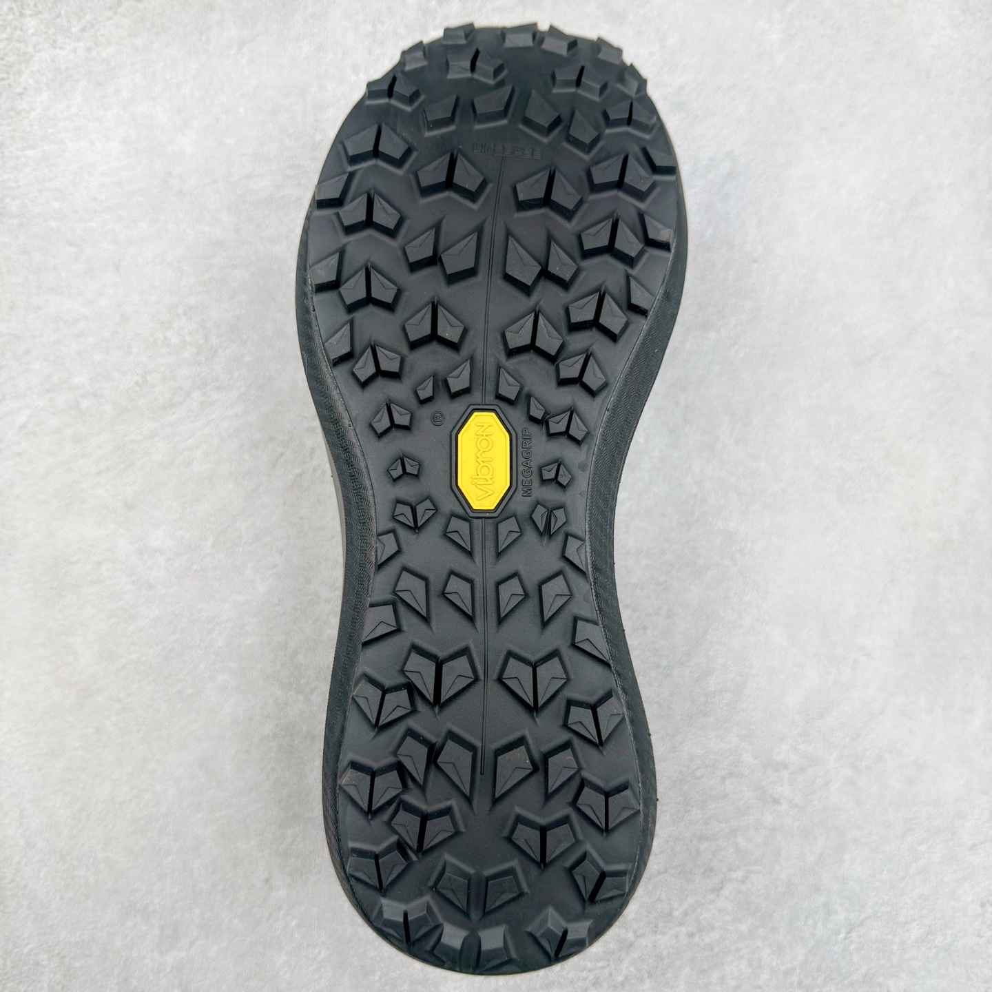 图片[9]-＃HP Arcteryx SYLAN 始祖鸟户外防水透气低帮徒步登山鞋 Arcteryx中文名始祖鸟 加拿大户外服饰品牌 1989年创立于加拿大温哥华 始祖鸟来自加拿大海岸山脉 植根高山的专业户外品牌 始终秉承对精湛设计和工艺孜孜以求的准则 从1989年创立至今 Arcteryx始终不断在产品设计与做工上不惜工本 以满足始祖鸟的标准 品质、设计以及精简的理念造就了其良好的性能 并能满足严苛环境下的使用需求 尺码：39 40 41 42 43 44 45-选品中心