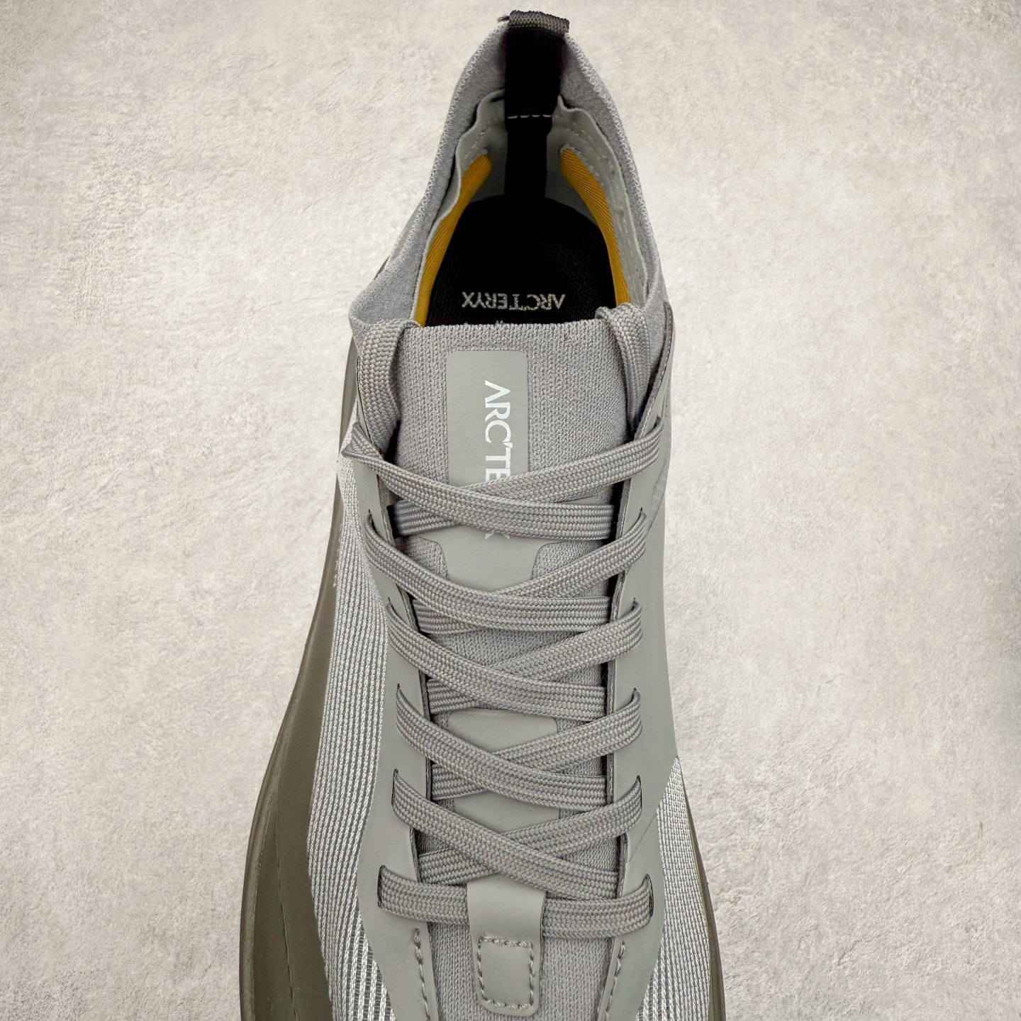 图片[5]-＃HP Arcteryx SYLAN 始祖鸟户外防水透气低帮徒步登山鞋 Arcteryx中文名始祖鸟 加拿大户外服饰品牌 1989年创立于加拿大温哥华 始祖鸟来自加拿大海岸山脉 植根高山的专业户外品牌 始终秉承对精湛设计和工艺孜孜以求的准则 从1989年创立至今 Arcteryx始终不断在产品设计与做工上不惜工本 以满足始祖鸟的标准 品质、设计以及精简的理念造就了其良好的性能 并能满足严苛环境下的使用需求 尺码：39 40 41 42 43 44 45-选品中心