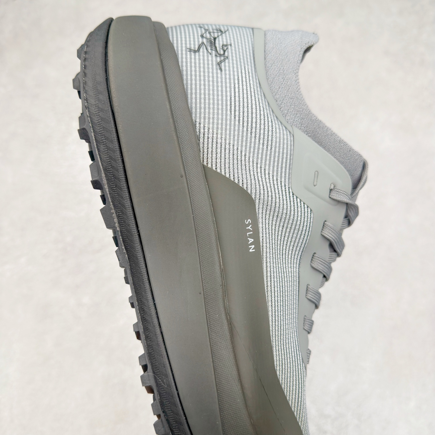 图片[6]-＃HP Arcteryx SYLAN 始祖鸟户外防水透气低帮徒步登山鞋 Arcteryx中文名始祖鸟 加拿大户外服饰品牌 1989年创立于加拿大温哥华 始祖鸟来自加拿大海岸山脉 植根高山的专业户外品牌 始终秉承对精湛设计和工艺孜孜以求的准则 从1989年创立至今 Arcteryx始终不断在产品设计与做工上不惜工本 以满足始祖鸟的标准 品质、设计以及精简的理念造就了其良好的性能 并能满足严苛环境下的使用需求 尺码：39 40 41 42 43 44 45-选品中心