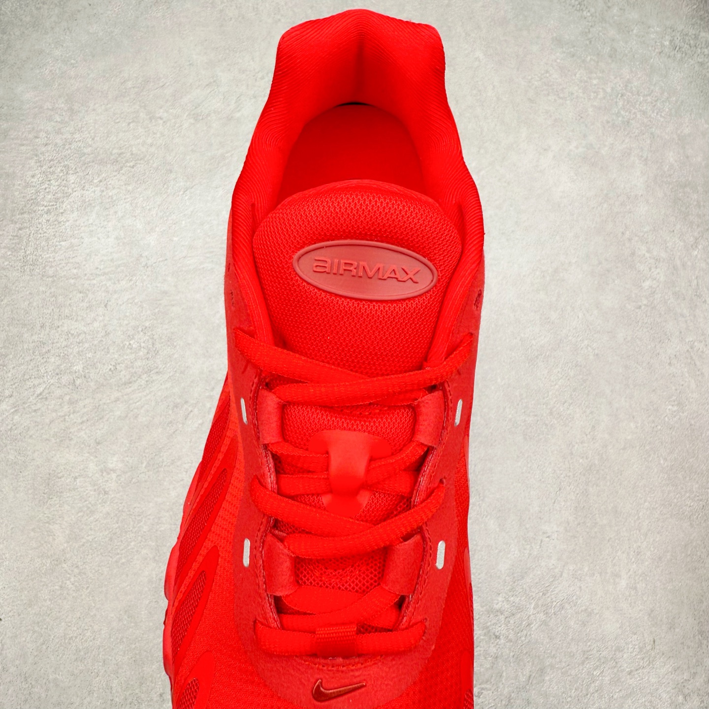 图片[5]-NK Air Max DN8 全掌科技气垫缓震运动跑鞋 FQ7860-019 DN8的核心亮点在于其八腔气垫结构 根据不同部位设定的气压值专为行走设计 提供卓越的舒适感 鞋面的设计让人联想到上世纪90年代末至2000年代初的多款Air Max 中底上系列圆形孔洞引发了热议 不少人将其与竞争品牌的缓震技术进行比较 例如K-SWISS 2010年代初推出的Tubes技 及以多孔鞋底闻名的品牌 尺码：36 36.5 37.5 38 38.5 39 40 40.5 41 42 42.5 43 44 44.5 45-选品中心