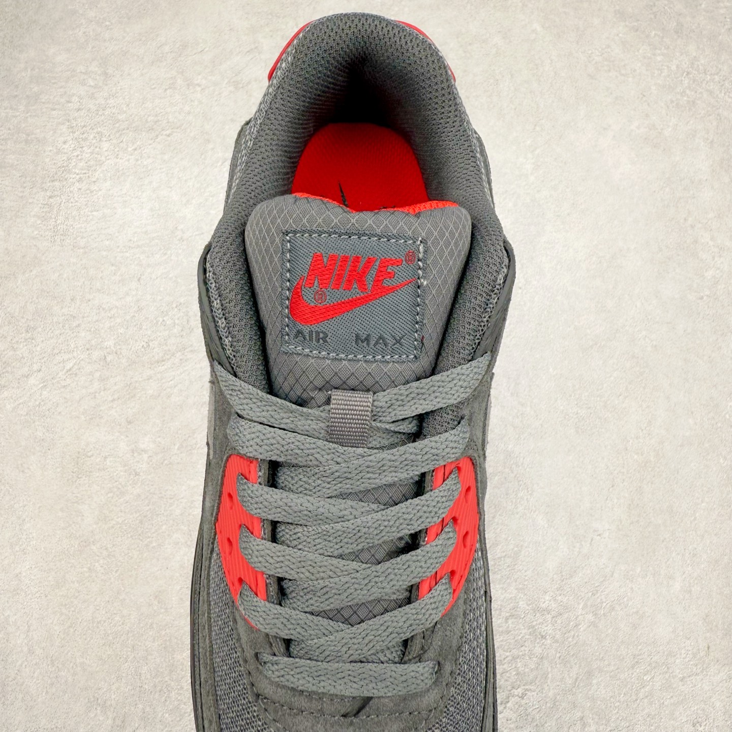 图片[5]-＃MX版 NK Air MAX 90 气垫复古减震跑步鞋 DH4095-001 经典重温 独家陆续补货 外单专供大厂出品 品质稳定 一百余色 终端操作 Air Max 90于1990年推出 来自Air Max系列 在Air Max 1的基础上改进而得 增加了气垫面积 外型上也更为流线 最特別的就是加入了菱纹塑胶嵌板 为Air Max 90增添了许多潮流气息 皮革鞋面 造就出色耐穿性和支撑力 Max Air缓震配置搭配泡棉中底 令Air Max 90轻盈而舒适 华夫格橡胶外底 铸就Air Max 90非凡的抓地力 而Air Max 90不仅是一双跑鞋 它成功跨越了时间的演进 成为了球鞋文化与潮流圈中最熟为人知的鞋款之一 尺码：36 36.5 37.5 38 38.5 39 40 40.5 41 42 42.5 43 44 44.5 45-选品中心