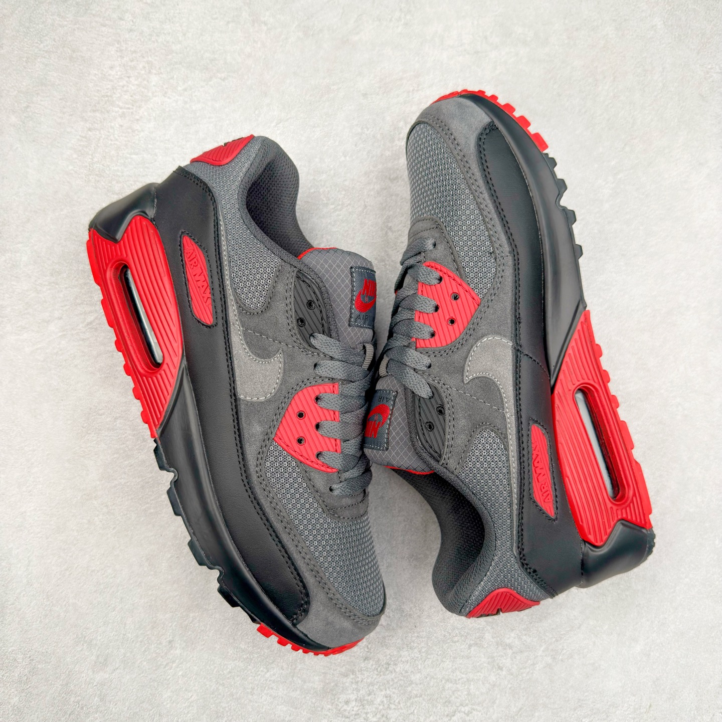 图片[3]-＃MX版 NK Air MAX 90 气垫复古减震跑步鞋 DH4095-001 经典重温 独家陆续补货 外单专供大厂出品 品质稳定 一百余色 终端操作 Air Max 90于1990年推出 来自Air Max系列 在Air Max 1的基础上改进而得 增加了气垫面积 外型上也更为流线 最特別的就是加入了菱纹塑胶嵌板 为Air Max 90增添了许多潮流气息 皮革鞋面 造就出色耐穿性和支撑力 Max Air缓震配置搭配泡棉中底 令Air Max 90轻盈而舒适 华夫格橡胶外底 铸就Air Max 90非凡的抓地力 而Air Max 90不仅是一双跑鞋 它成功跨越了时间的演进 成为了球鞋文化与潮流圈中最熟为人知的鞋款之一 尺码：36 36.5 37.5 38 38.5 39 40 40.5 41 42 42.5 43 44 44.5 45-选品中心