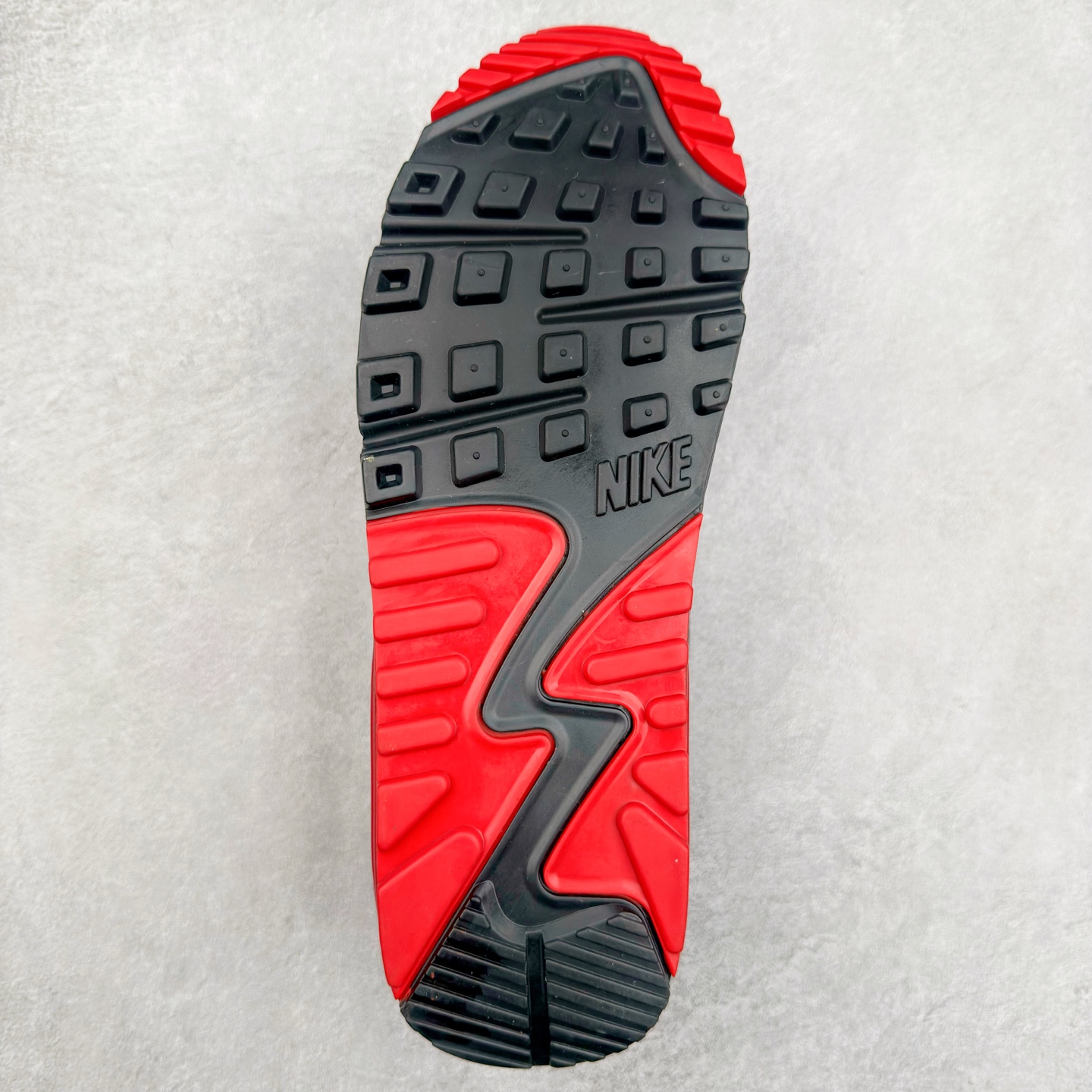 图片[9]-＃MX版 NK Air MAX 90 气垫复古减震跑步鞋 DH4095-001 经典重温 独家陆续补货 外单专供大厂出品 品质稳定 一百余色 终端操作 Air Max 90于1990年推出 来自Air Max系列 在Air Max 1的基础上改进而得 增加了气垫面积 外型上也更为流线 最特別的就是加入了菱纹塑胶嵌板 为Air Max 90增添了许多潮流气息 皮革鞋面 造就出色耐穿性和支撑力 Max Air缓震配置搭配泡棉中底 令Air Max 90轻盈而舒适 华夫格橡胶外底 铸就Air Max 90非凡的抓地力 而Air Max 90不仅是一双跑鞋 它成功跨越了时间的演进 成为了球鞋文化与潮流圈中最熟为人知的鞋款之一 尺码：36 36.5 37.5 38 38.5 39 40 40.5 41 42 42.5 43 44 44.5 45-选品中心