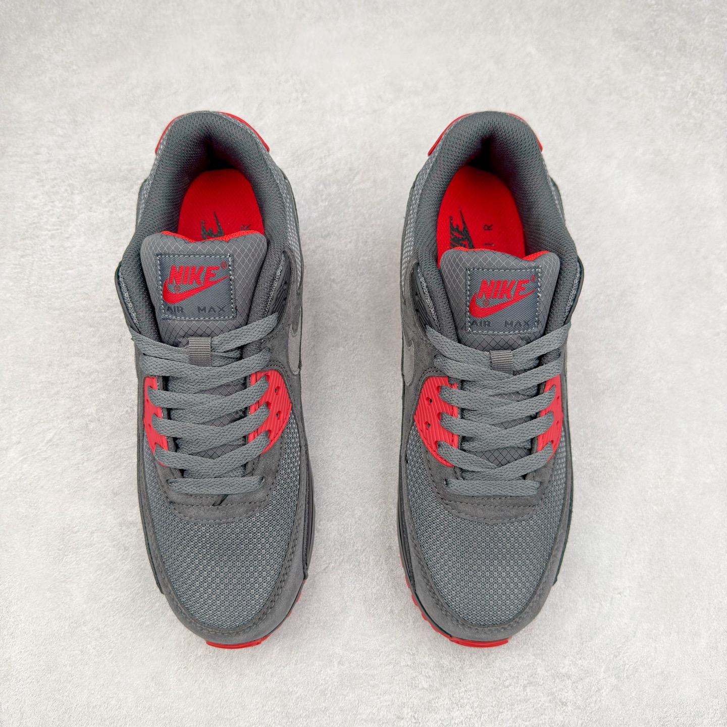 图片[2]-＃MX版 NK Air MAX 90 气垫复古减震跑步鞋 DH4095-001 经典重温 独家陆续补货 外单专供大厂出品 品质稳定 一百余色 终端操作 Air Max 90于1990年推出 来自Air Max系列 在Air Max 1的基础上改进而得 增加了气垫面积 外型上也更为流线 最特別的就是加入了菱纹塑胶嵌板 为Air Max 90增添了许多潮流气息 皮革鞋面 造就出色耐穿性和支撑力 Max Air缓震配置搭配泡棉中底 令Air Max 90轻盈而舒适 华夫格橡胶外底 铸就Air Max 90非凡的抓地力 而Air Max 90不仅是一双跑鞋 它成功跨越了时间的演进 成为了球鞋文化与潮流圈中最熟为人知的鞋款之一 尺码：36 36.5 37.5 38 38.5 39 40 40.5 41 42 42.5 43 44 44.5 45-选品中心