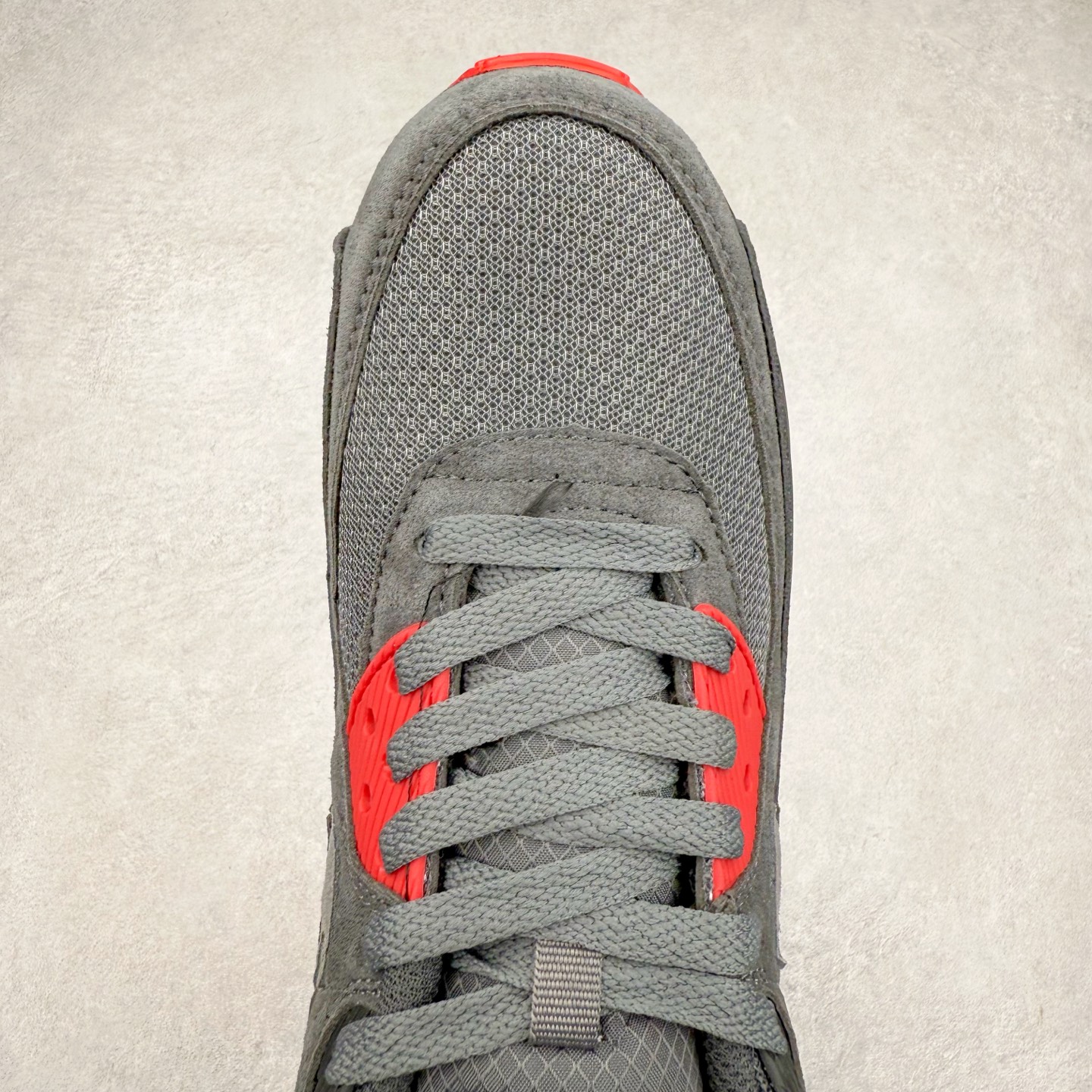 图片[4]-＃MX版 NK Air MAX 90 气垫复古减震跑步鞋 DH4095-001 经典重温 独家陆续补货 外单专供大厂出品 品质稳定 一百余色 终端操作 Air Max 90于1990年推出 来自Air Max系列 在Air Max 1的基础上改进而得 增加了气垫面积 外型上也更为流线 最特別的就是加入了菱纹塑胶嵌板 为Air Max 90增添了许多潮流气息 皮革鞋面 造就出色耐穿性和支撑力 Max Air缓震配置搭配泡棉中底 令Air Max 90轻盈而舒适 华夫格橡胶外底 铸就Air Max 90非凡的抓地力 而Air Max 90不仅是一双跑鞋 它成功跨越了时间的演进 成为了球鞋文化与潮流圈中最熟为人知的鞋款之一 尺码：36 36.5 37.5 38 38.5 39 40 40.5 41 42 42.5 43 44 44.5 45-选品中心