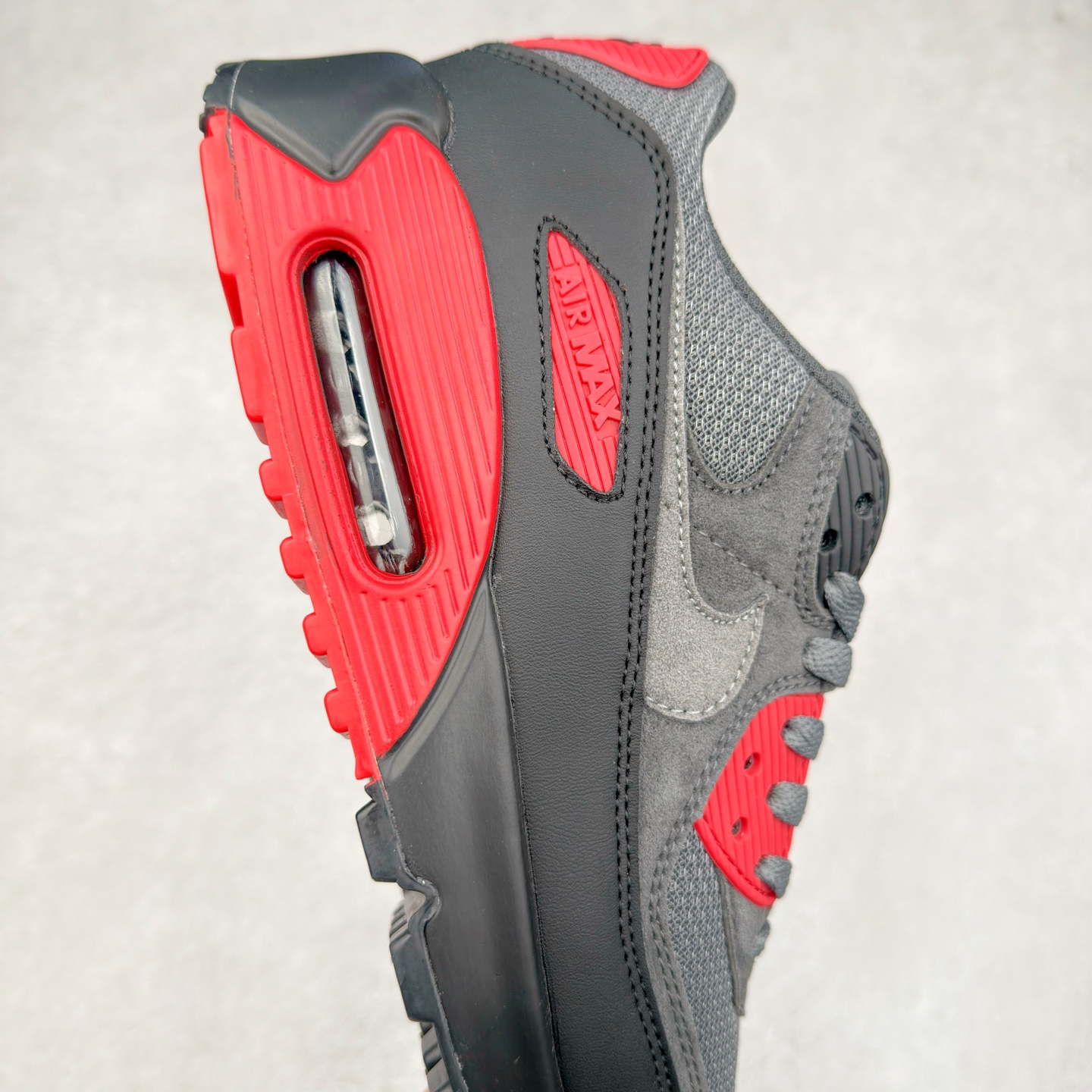 图片[6]-＃MX版 NK Air MAX 90 气垫复古减震跑步鞋 DH4095-001 经典重温 独家陆续补货 外单专供大厂出品 品质稳定 一百余色 终端操作 Air Max 90于1990年推出 来自Air Max系列 在Air Max 1的基础上改进而得 增加了气垫面积 外型上也更为流线 最特別的就是加入了菱纹塑胶嵌板 为Air Max 90增添了许多潮流气息 皮革鞋面 造就出色耐穿性和支撑力 Max Air缓震配置搭配泡棉中底 令Air Max 90轻盈而舒适 华夫格橡胶外底 铸就Air Max 90非凡的抓地力 而Air Max 90不仅是一双跑鞋 它成功跨越了时间的演进 成为了球鞋文化与潮流圈中最熟为人知的鞋款之一 尺码：36 36.5 37.5 38 38.5 39 40 40.5 41 42 42.5 43 44 44.5 45-选品中心