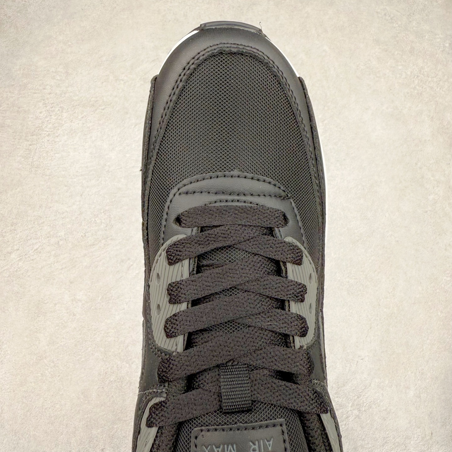 图片[4]-＃MX版 NK Air MAX 90 气垫复古减震跑步鞋 DM0029-007 经典重温 独家陆续补货 外单专供大厂出品 品质稳定 一百余色 终端操作 Air Max 90于1990年推出 来自Air Max系列 在Air Max 1的基础上改进而得 增加了气垫面积 外型上也更为流线 最特別的就是加入了菱纹塑胶嵌板 为Air Max 90增添了许多潮流气息 皮革鞋面 造就出色耐穿性和支撑力 Max Air缓震配置搭配泡棉中底 令Air Max 90轻盈而舒适 华夫格橡胶外底 铸就Air Max 90非凡的抓地力 而Air Max 90不仅是一双跑鞋 它成功跨越了时间的演进 成为了球鞋文化与潮流圈中最熟为人知的鞋款之一 尺码：36 36.5 37.5 38 38.5 39 40 40.5 41 42 42.5 43 44 44.5 45-选品中心