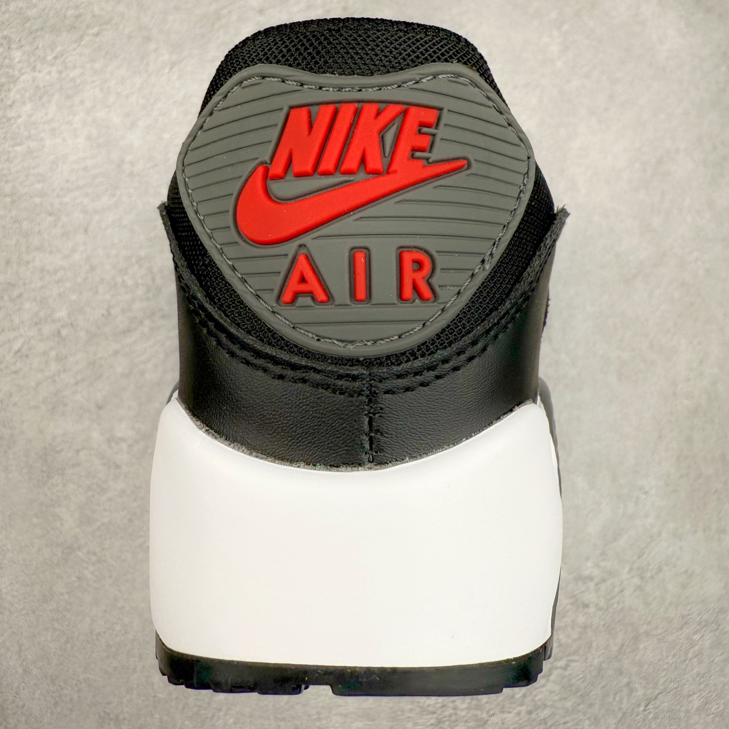 图片[8]-＃MX版 NK Air MAX 90 气垫复古减震跑步鞋 DM0029-007 经典重温 独家陆续补货 外单专供大厂出品 品质稳定 一百余色 终端操作 Air Max 90于1990年推出 来自Air Max系列 在Air Max 1的基础上改进而得 增加了气垫面积 外型上也更为流线 最特別的就是加入了菱纹塑胶嵌板 为Air Max 90增添了许多潮流气息 皮革鞋面 造就出色耐穿性和支撑力 Max Air缓震配置搭配泡棉中底 令Air Max 90轻盈而舒适 华夫格橡胶外底 铸就Air Max 90非凡的抓地力 而Air Max 90不仅是一双跑鞋 它成功跨越了时间的演进 成为了球鞋文化与潮流圈中最熟为人知的鞋款之一 尺码：36 36.5 37.5 38 38.5 39 40 40.5 41 42 42.5 43 44 44.5 45-选品中心