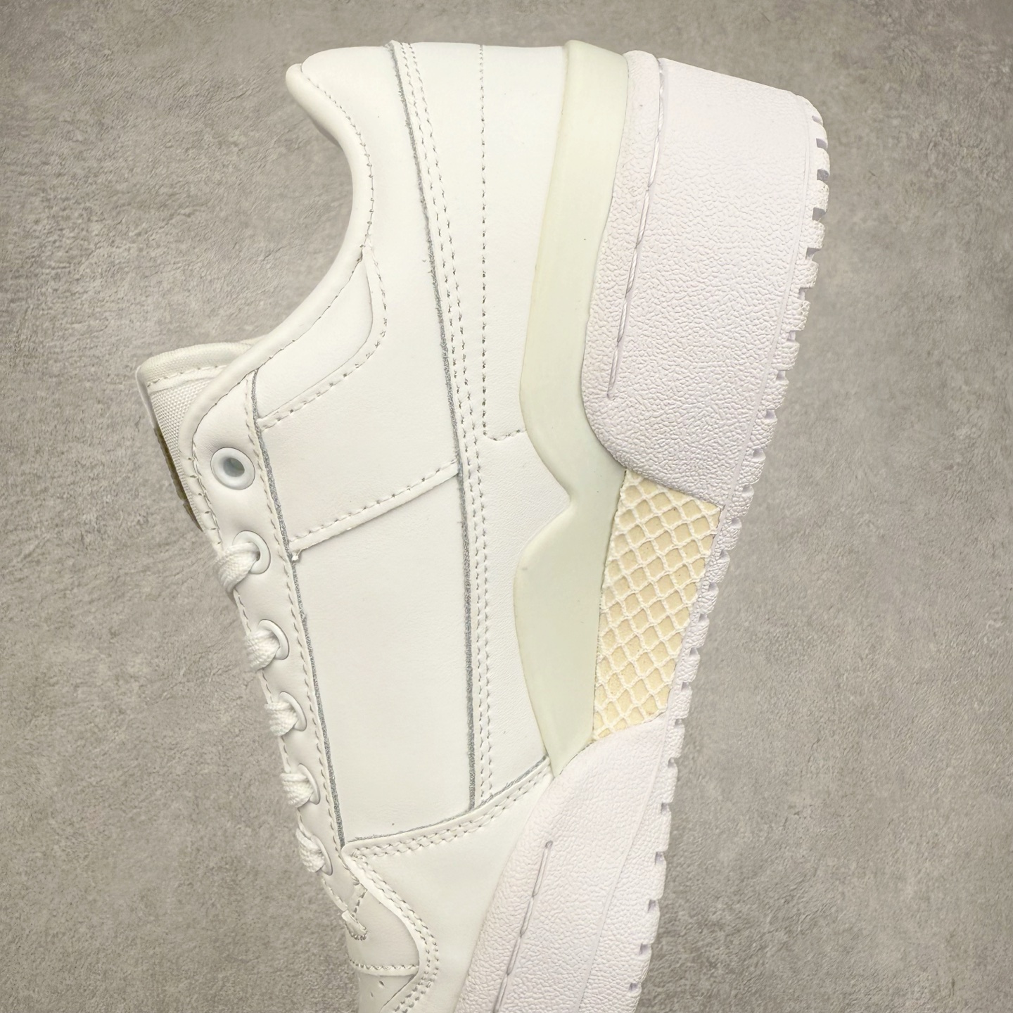 图片[7]-AD Forum 84 Low OG 低帮百搭潮流休闲运动板鞋 FY9042 以复古篮球鞋的外形为基础 采用皮革拼接 简约百搭 更加贴合舒适 中底内侧网格造型起到点睛之笔 外底橡胶 更显复古 尺码：36 36.5 37.5 38 38.5 39 40 40.5 41 42 42.5 43 44 44.5 45-选品中心