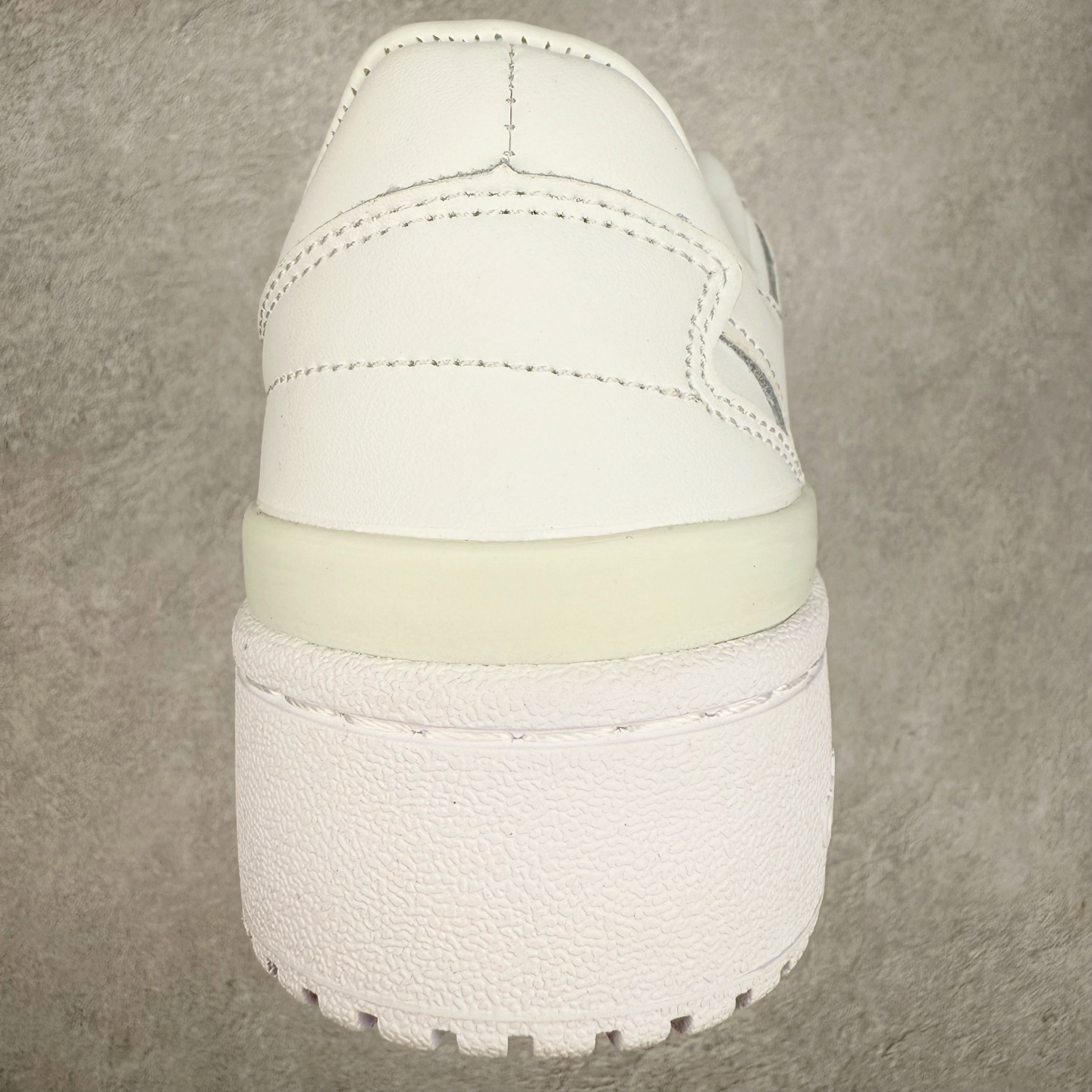 图片[8]-AD Forum 84 Low OG 低帮百搭潮流休闲运动板鞋 FY9042 以复古篮球鞋的外形为基础 采用皮革拼接 简约百搭 更加贴合舒适 中底内侧网格造型起到点睛之笔 外底橡胶 更显复古 尺码：36 36.5 37.5 38 38.5 39 40 40.5 41 42 42.5 43 44 44.5 45-选品中心