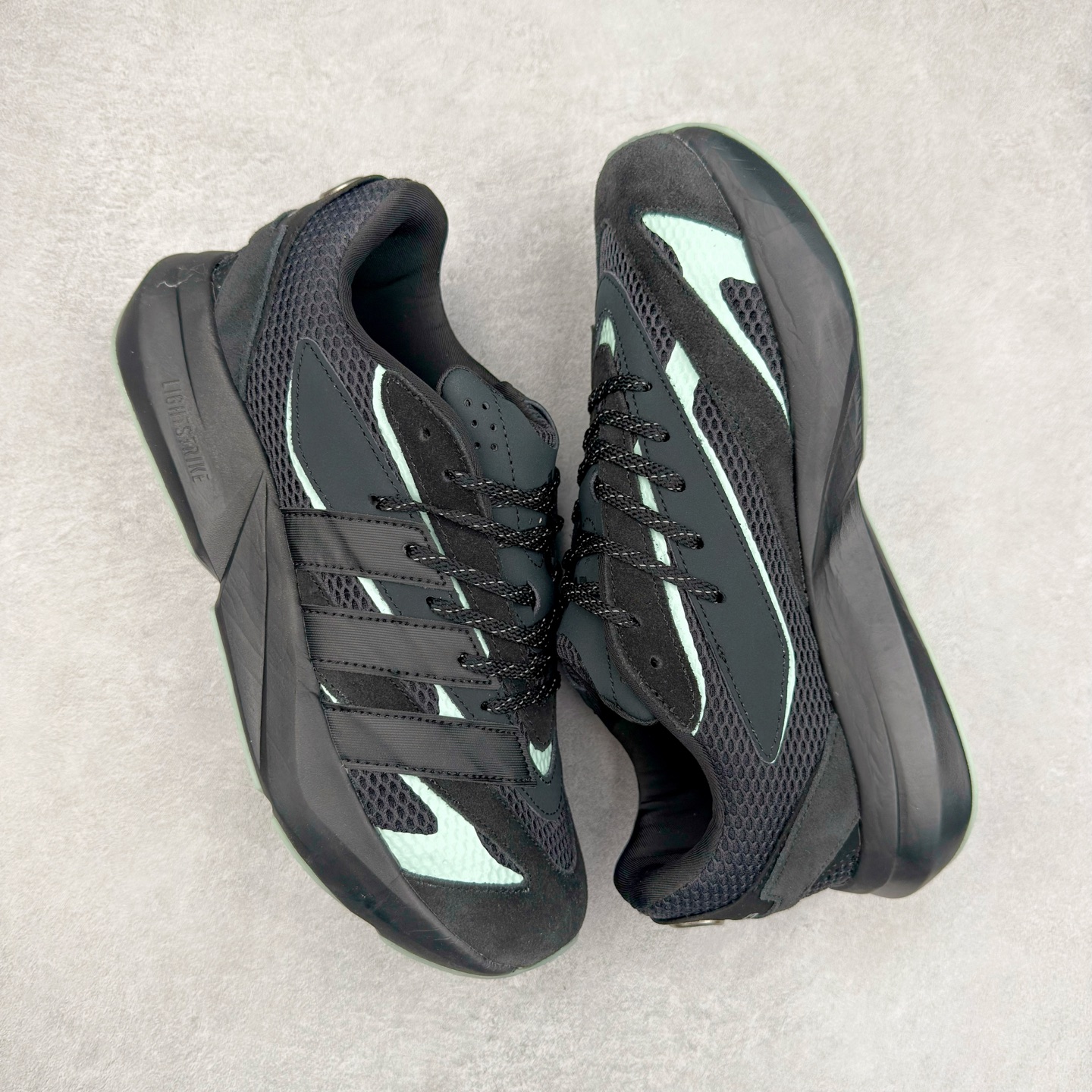 图片[3]-AD LIGHTBLAZE 流光舒适防滑耐磨低帮跑步鞋 JR1058 前卫的专业跑鞋风格造型，LIGHTBLAZE延续了竞速美学的流线轮廓，保留住了与 AdizeroAdios Pro Evo 1相类似厚底理念和「宽三道杠」的视觉元素。尺码：36 36.5 37.5 38 38.5 39 40 40.5 41 42 42.5 43 44 44.5 45-选品中心