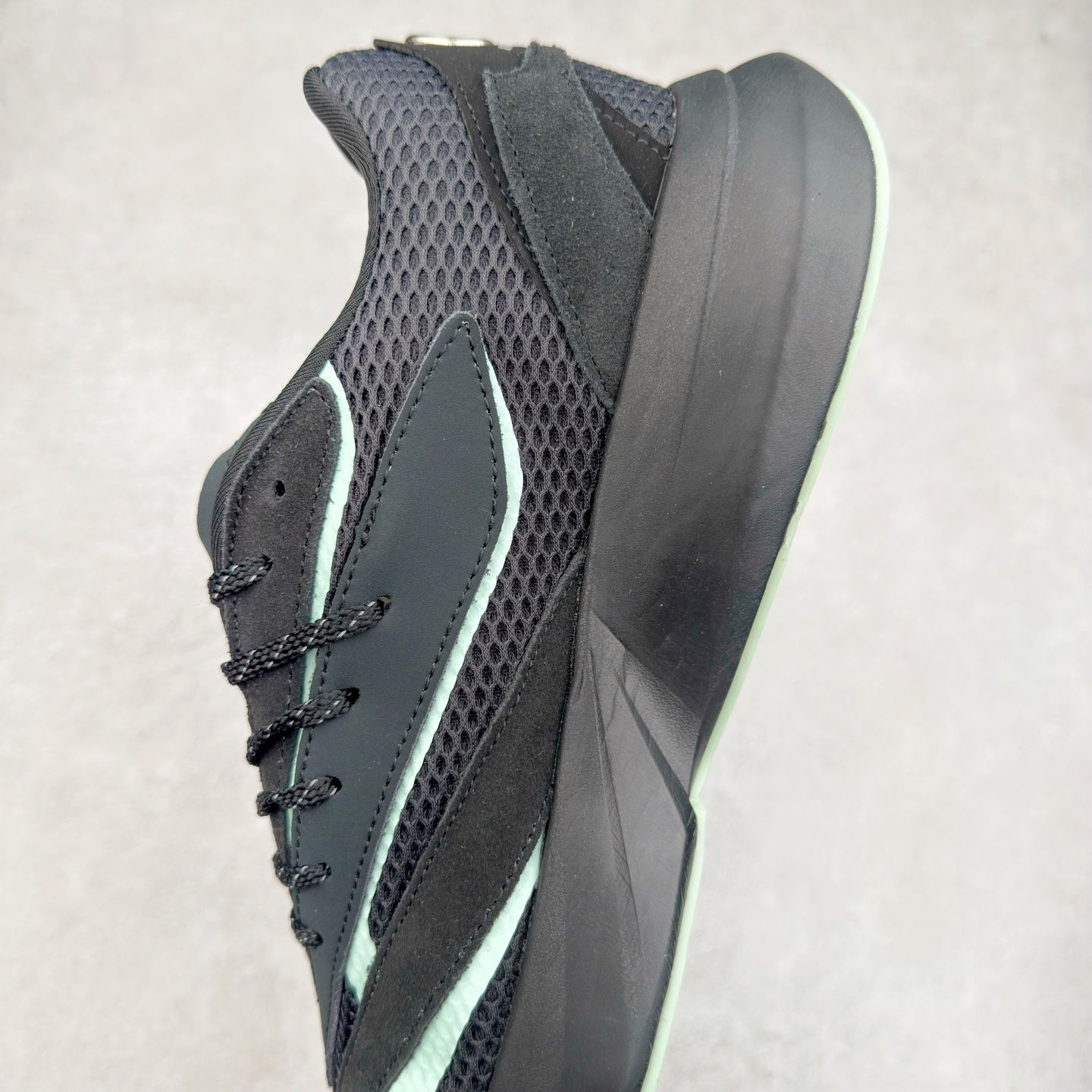 图片[7]-AD LIGHTBLAZE 流光舒适防滑耐磨低帮跑步鞋 JR1058 前卫的专业跑鞋风格造型，LIGHTBLAZE延续了竞速美学的流线轮廓，保留住了与 AdizeroAdios Pro Evo 1相类似厚底理念和「宽三道杠」的视觉元素。尺码：36 36.5 37.5 38 38.5 39 40 40.5 41 42 42.5 43 44 44.5 45-选品中心