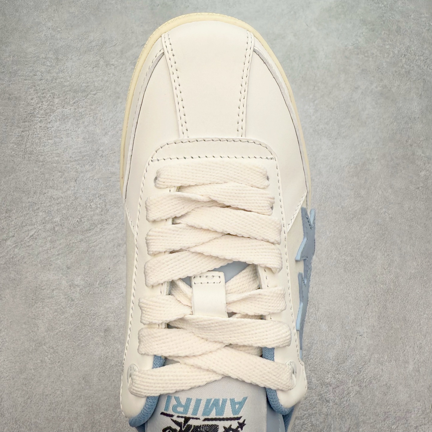 图片[4]-＃莞产 Amiri 埃米尔 Skeleton Low-Skel top Sneakers 骨骼系列情侣鞋 当潮顶流产品 众星上脚 低帮运动休闲板鞋 正确骨头形状 鞋舌外翻细节 头层牛皮双层加厚鞋面 鞋帮侧面骨头采用两张牛皮贴合处理 立体感更好 皮料切口均油边处理 定制金属LOGO铭牌及吊牌 并配有官方购物袋尽显高端大气 尺码 35 36 37 38 39 40 41 42 43 44 45-选品中心