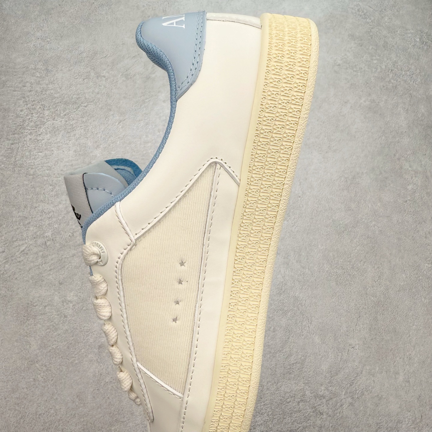 图片[7]-＃莞产 Amiri 埃米尔 Skeleton Low-Skel top Sneakers 骨骼系列情侣鞋 当潮顶流产品 众星上脚 低帮运动休闲板鞋 正确骨头形状 鞋舌外翻细节 头层牛皮双层加厚鞋面 鞋帮侧面骨头采用两张牛皮贴合处理 立体感更好 皮料切口均油边处理 定制金属LOGO铭牌及吊牌 并配有官方购物袋尽显高端大气 尺码 35 36 37 38 39 40 41 42 43 44 45-选品中心