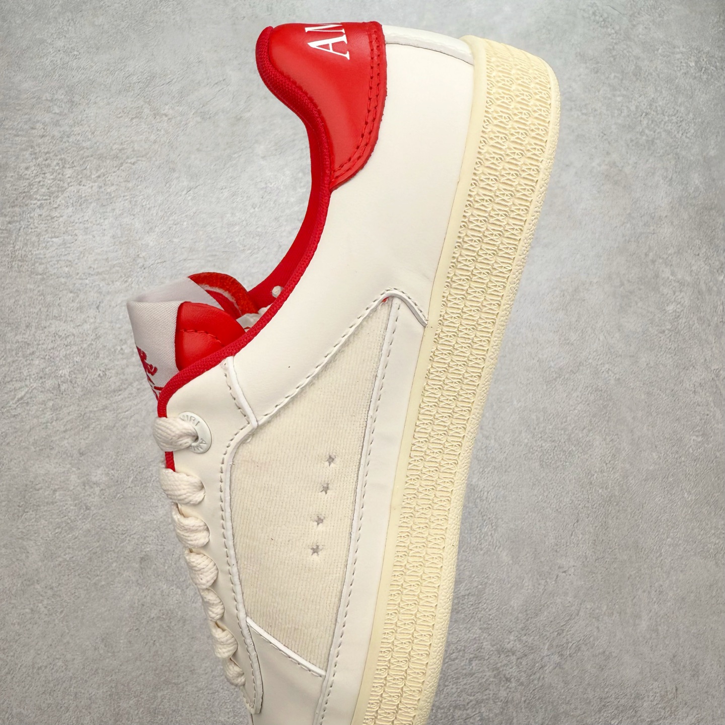 图片[7]-＃莞产 Amiri 埃米尔 Skeleton Low-Skel top Sneakers 骨骼系列情侣鞋 当潮顶流产品 众星上脚 低帮运动休闲板鞋 正确骨头形状 鞋舌外翻细节 头层牛皮双层加厚鞋面 鞋帮侧面骨头采用两张牛皮贴合处理 立体感更好 皮料切口均油边处理 定制金属LOGO铭牌及吊牌 并配有官方购物袋尽显高端大气 尺码 35 36 37 38 39 40 41 42 43 44 45-选品中心