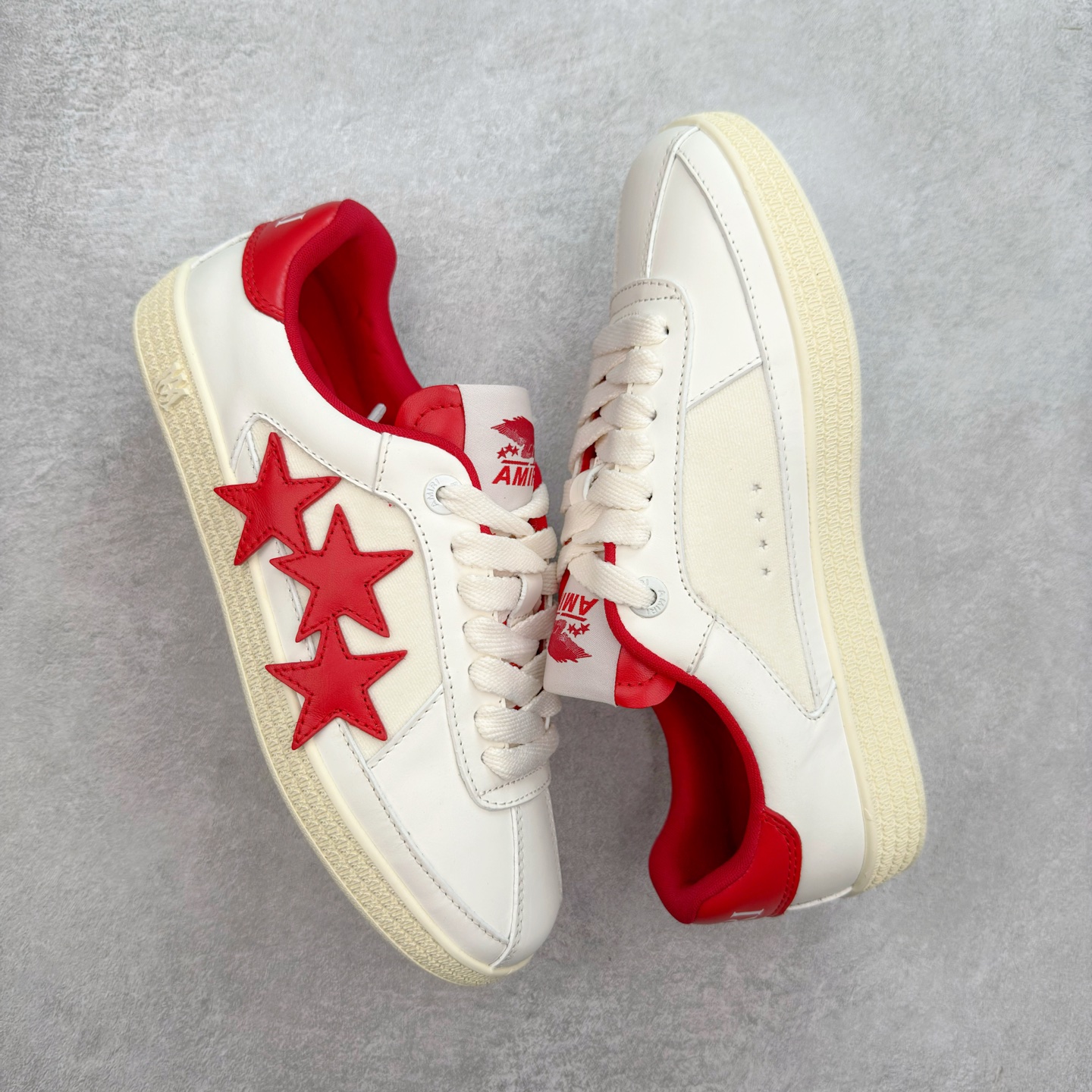 图片[3]-＃莞产 Amiri 埃米尔 Skeleton Low-Skel top Sneakers 骨骼系列情侣鞋 当潮顶流产品 众星上脚 低帮运动休闲板鞋 正确骨头形状 鞋舌外翻细节 头层牛皮双层加厚鞋面 鞋帮侧面骨头采用两张牛皮贴合处理 立体感更好 皮料切口均油边处理 定制金属LOGO铭牌及吊牌 并配有官方购物袋尽显高端大气 尺码 35 36 37 38 39 40 41 42 43 44 45-选品中心