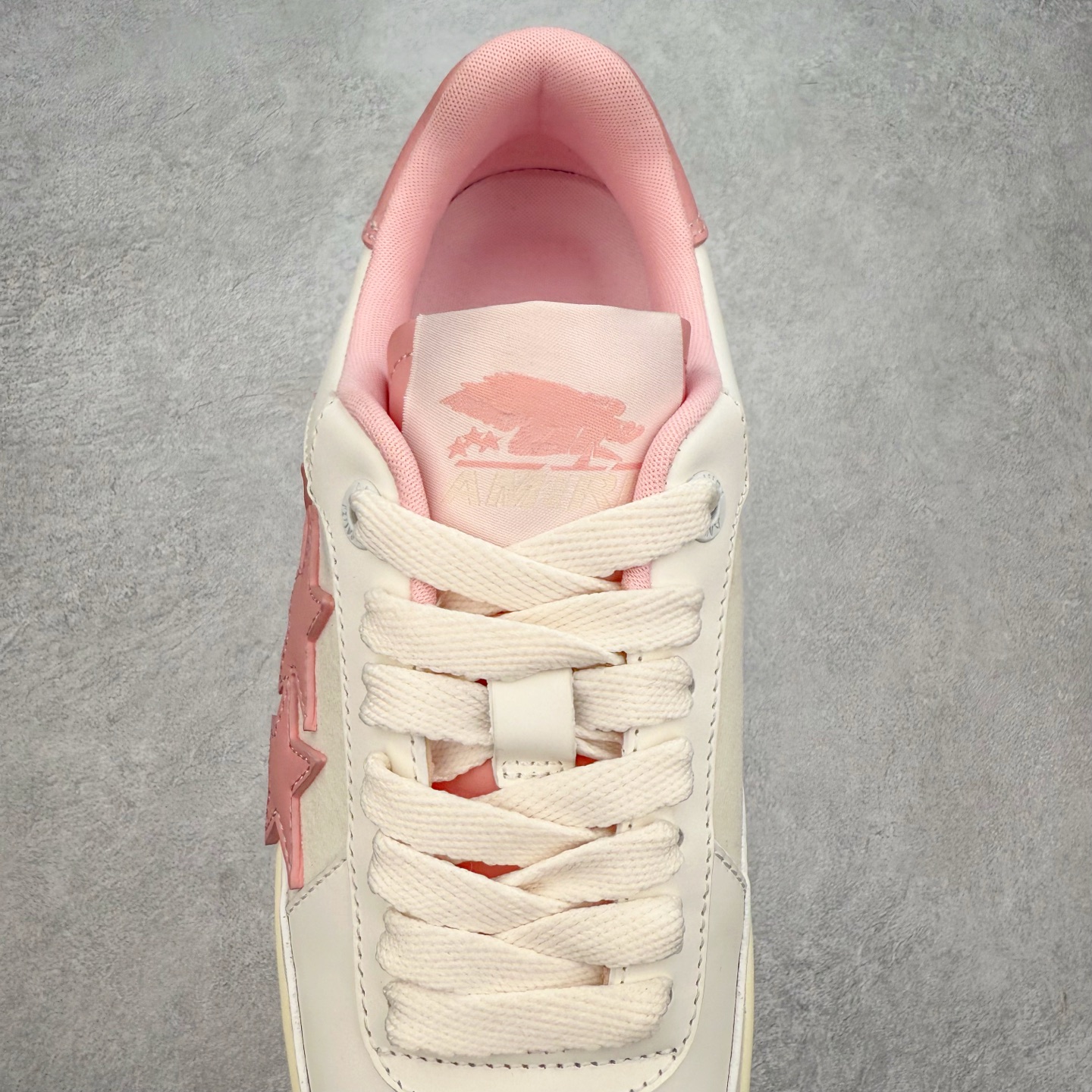 图片[5]-＃莞产 Amiri 埃米尔 Skeleton Low-Skel top Sneakers 骨骼系列情侣鞋 当潮顶流产品 众星上脚 低帮运动休闲板鞋 正确骨头形状 鞋舌外翻细节 头层牛皮双层加厚鞋面 鞋帮侧面骨头采用两张牛皮贴合处理 立体感更好 皮料切口均油边处理 定制金属LOGO铭牌及吊牌 并配有官方购物袋尽显高端大气 尺码 35 36 37 38 39 40 41 42 43 44 45-选品中心