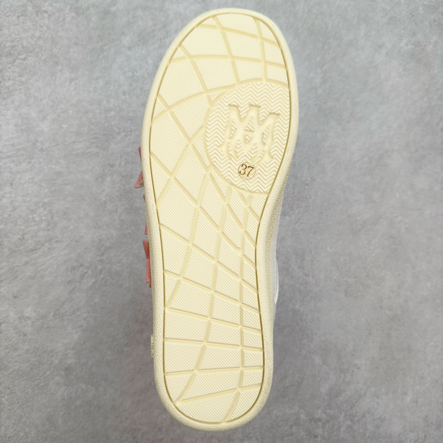 图片[9]-＃莞产 Amiri 埃米尔 Skeleton Low-Skel top Sneakers 骨骼系列情侣鞋 当潮顶流产品 众星上脚 低帮运动休闲板鞋 正确骨头形状 鞋舌外翻细节 头层牛皮双层加厚鞋面 鞋帮侧面骨头采用两张牛皮贴合处理 立体感更好 皮料切口均油边处理 定制金属LOGO铭牌及吊牌 并配有官方购物袋尽显高端大气 尺码 35 36 37 38 39 40 41 42 43 44 45-选品中心